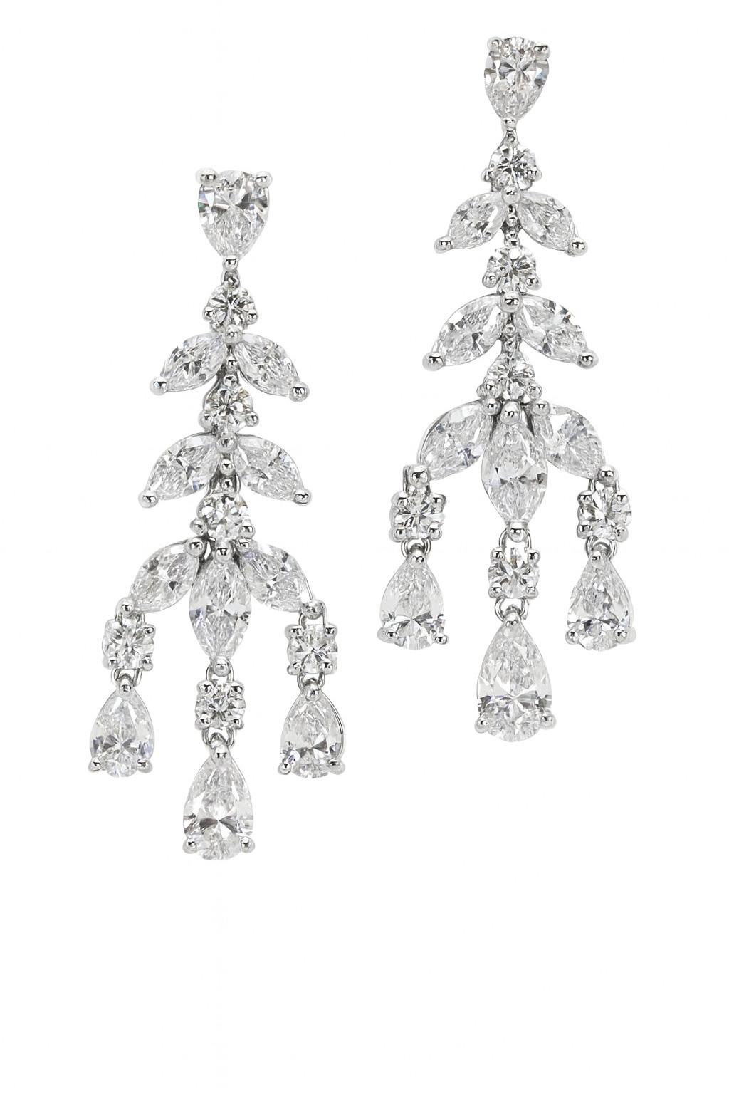 Tiffany & Co. Orecchini in platino con diamanti rotondi, marquise e pera In condizioni ottime in vendita a Chicago, IL
