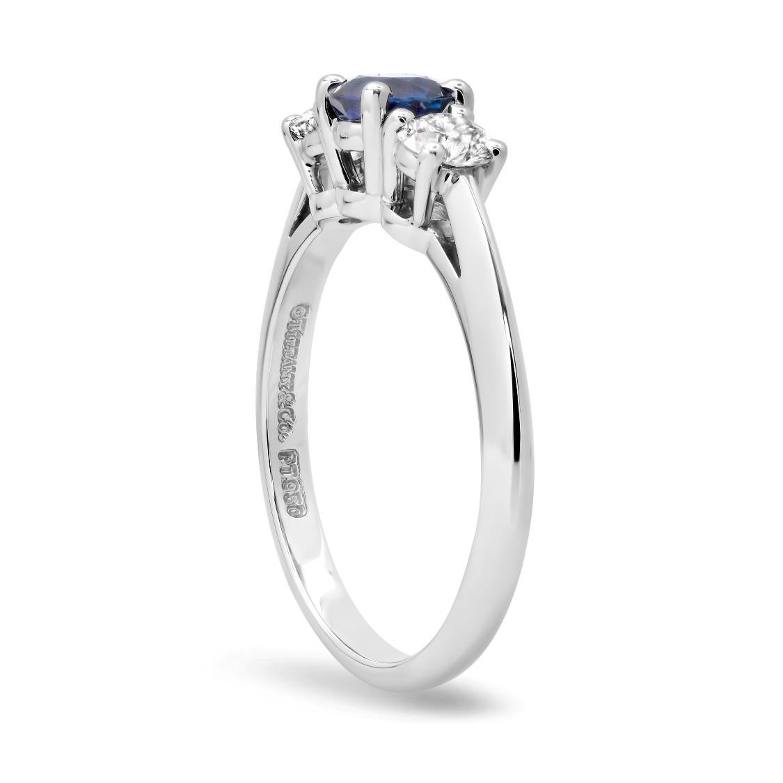 TIFFANY & Co. Platinum Sapphire Diamond Three Stone Engagement Ring 6.5 In Excellent Condition For Sale In Los Angeles, CA