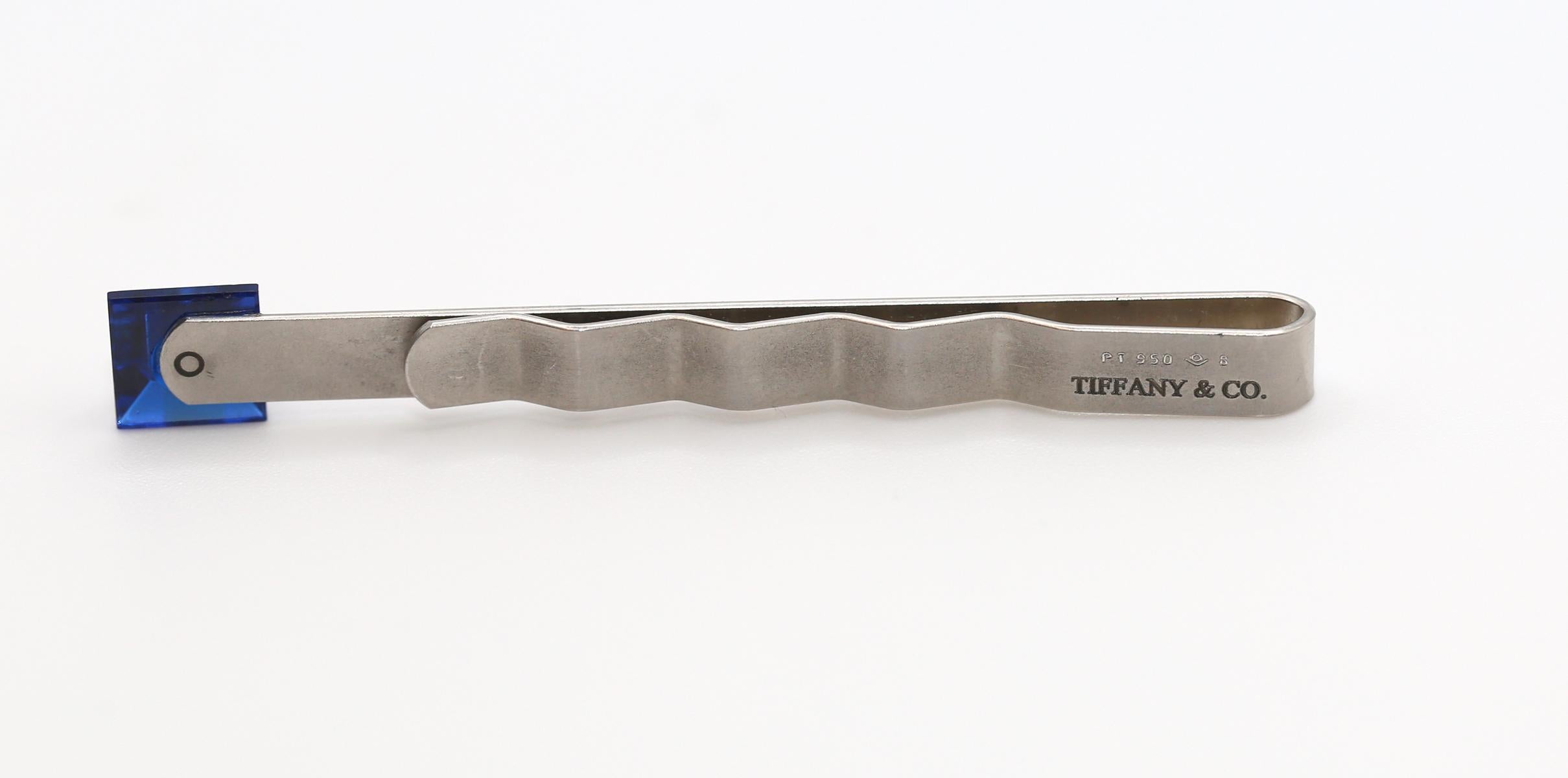 Pasador de corbata Tiffany & Co. de platino, zafiro y diamantes, firmado y en caja, 1970 en Bueno estado para la venta en Herzelia, Tel Aviv