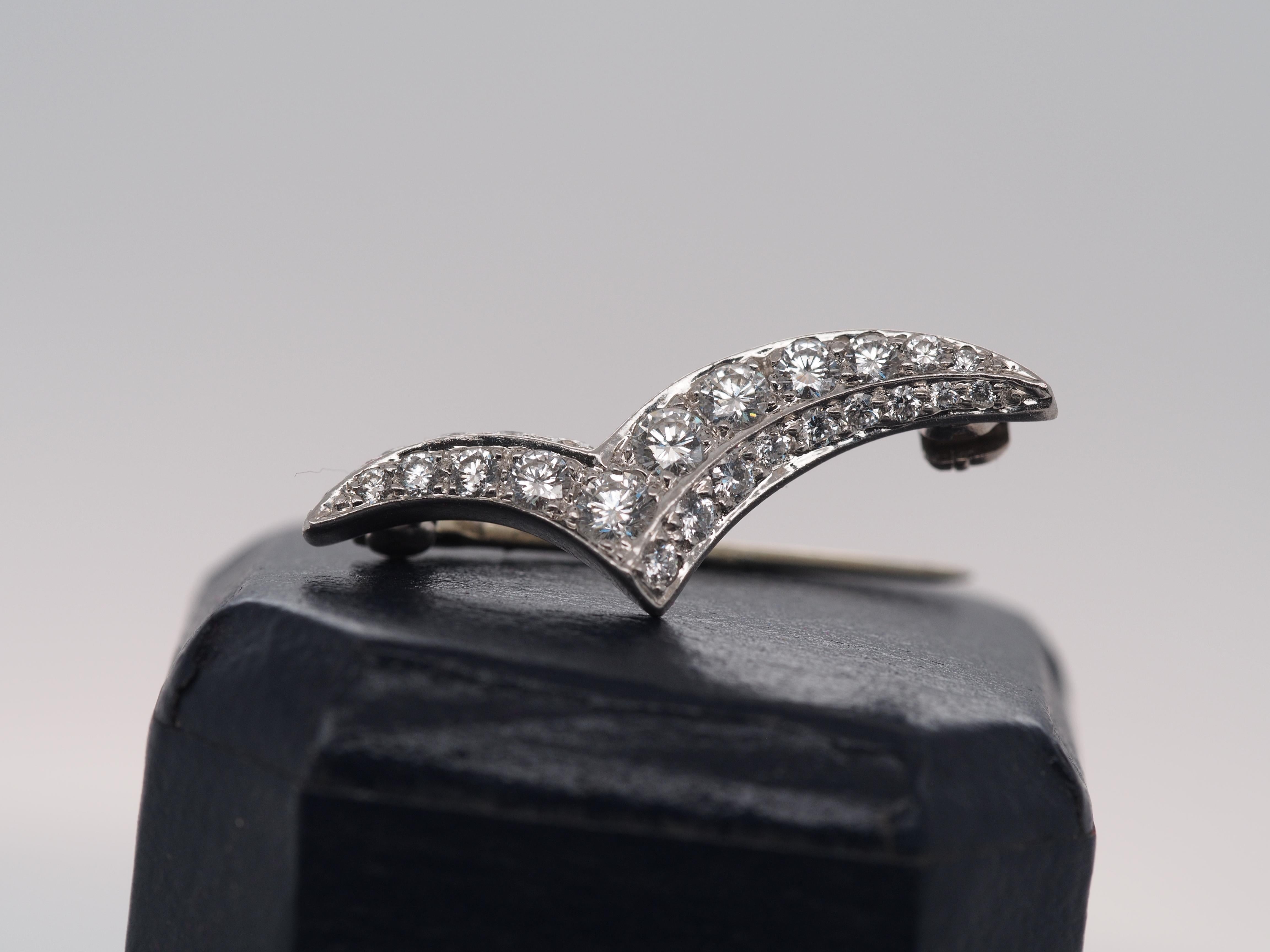 Item Details:
Metal Type: Platinum [Hallmarked, and Tested]
Weight: 2.8 grams
Diamond Details:
Weight: .76ct, total weight
Cut: Round Brilliant
Color: E
Clarity: VS
Pin Measurements:
Skin to Top of Pin Measurement:
Length: 1 inch
Condition: Excellent
