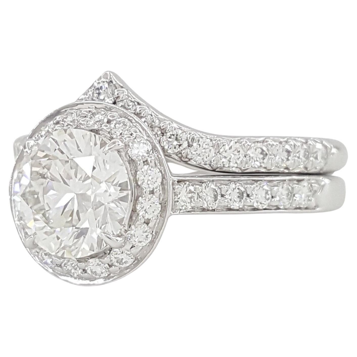 Tiffany & Co. Platin Soleste Verlobungsring und Ehering aus Platin mit Diamant-Halo (Moderne) im Angebot