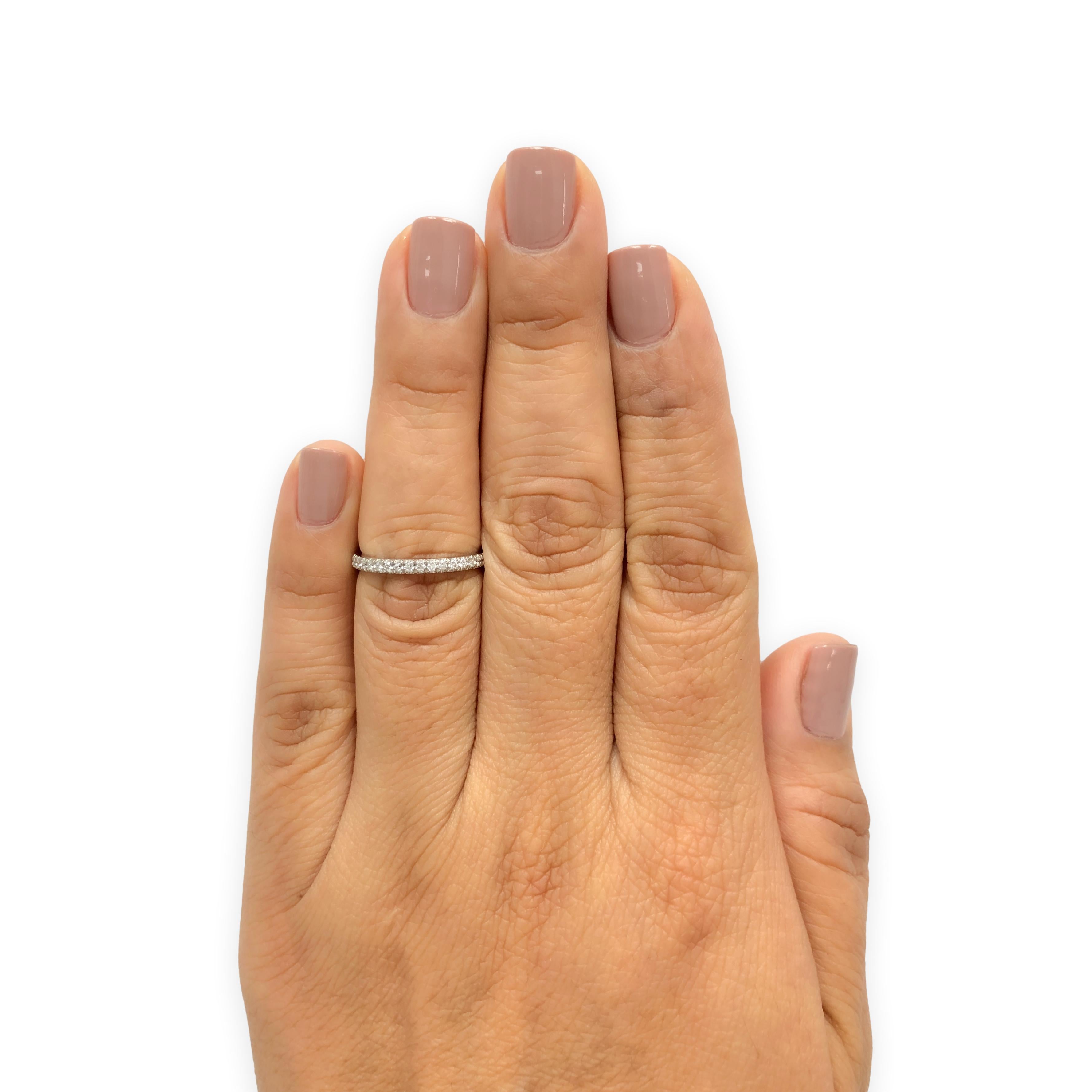 Tiffany & Co. Anillo de platino Soleste Full Circle Eternity Diamond Talla 5.5 en Excelente estado para la venta en New York, NY