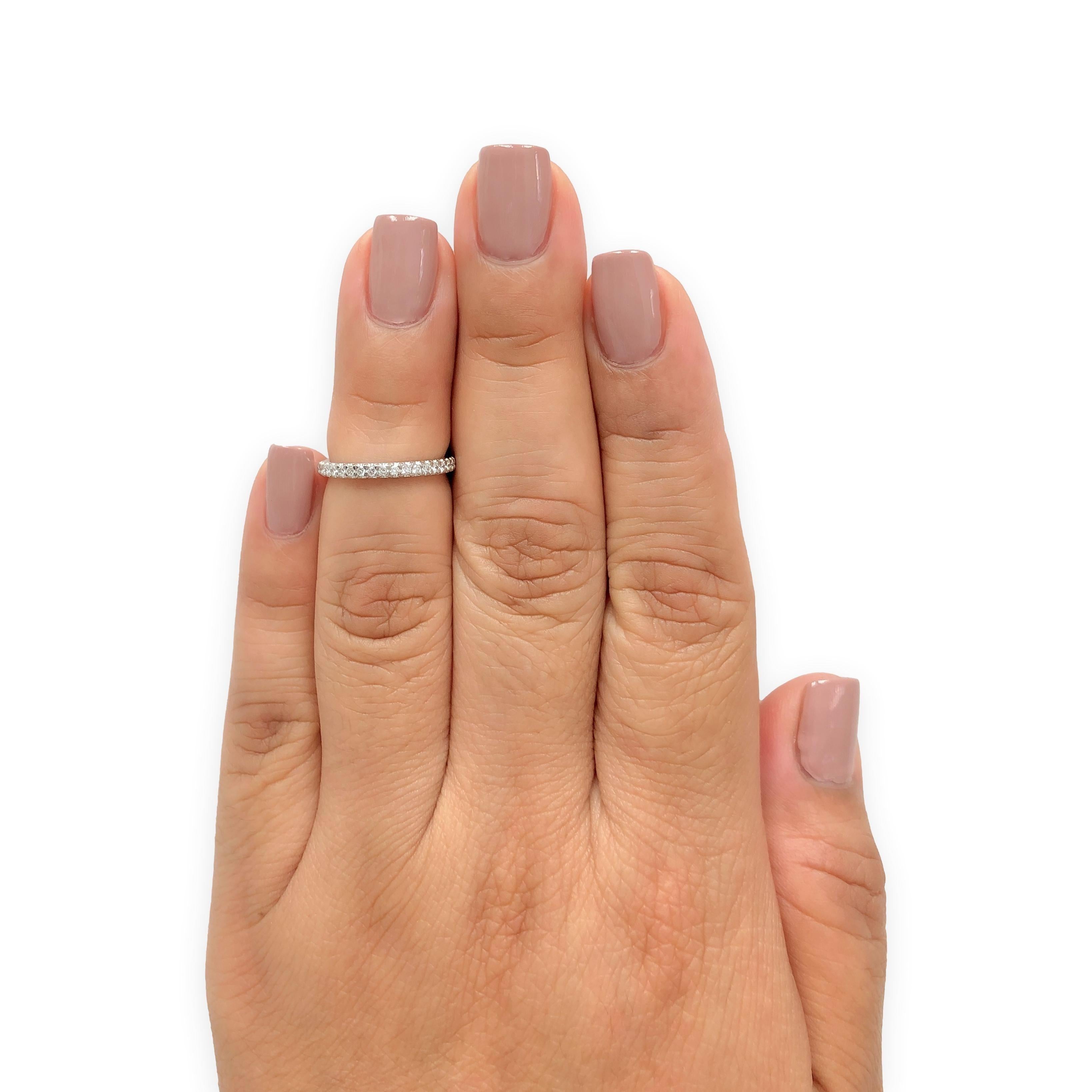 Tiffany & Co. Anello in platino Soleste con diamante rotondo a metà cerchio in vendita 1