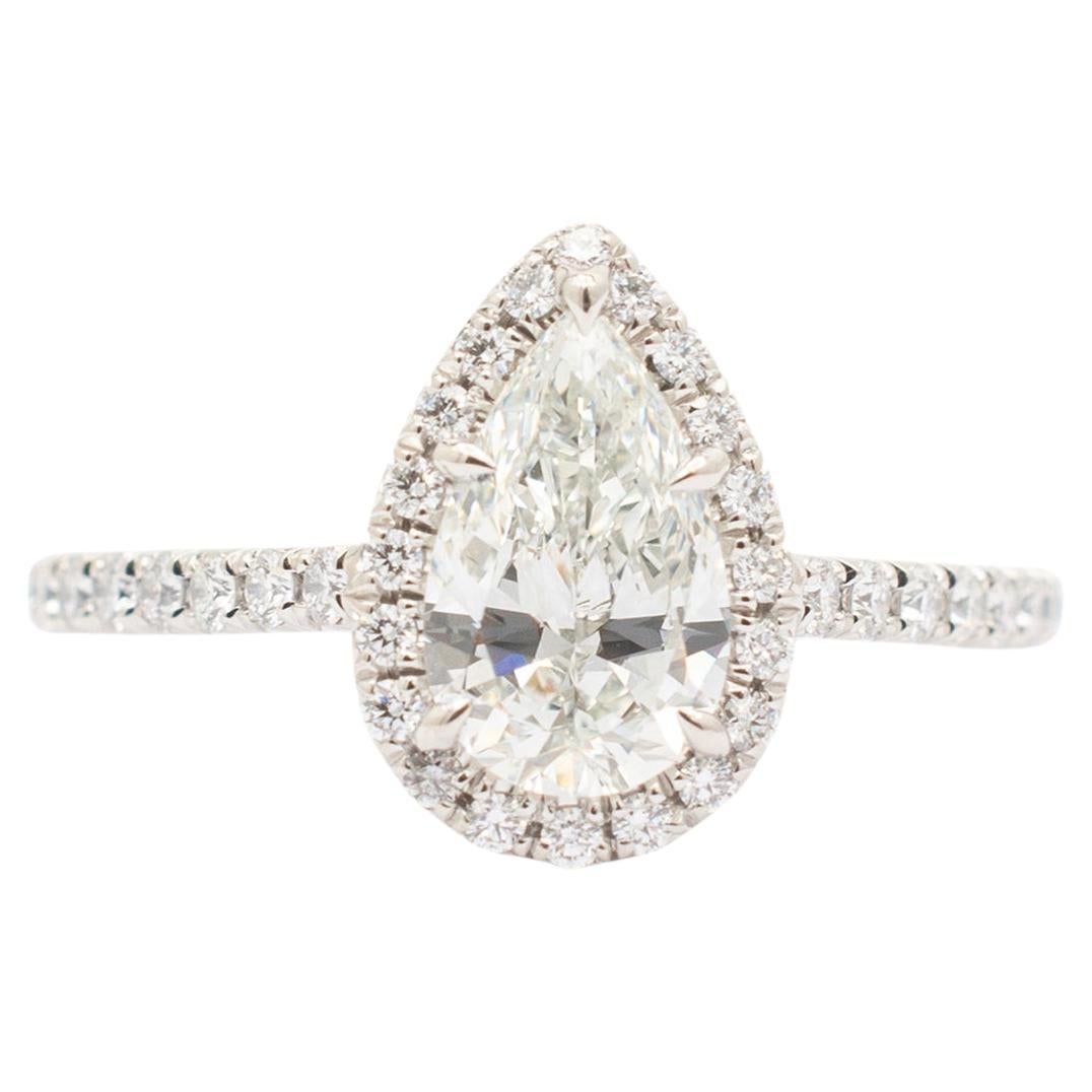 Tiffany and Co. Soleste Bague de fiançailles en platine avec halo de  diamants en forme de poire En vente sur 1stDibs