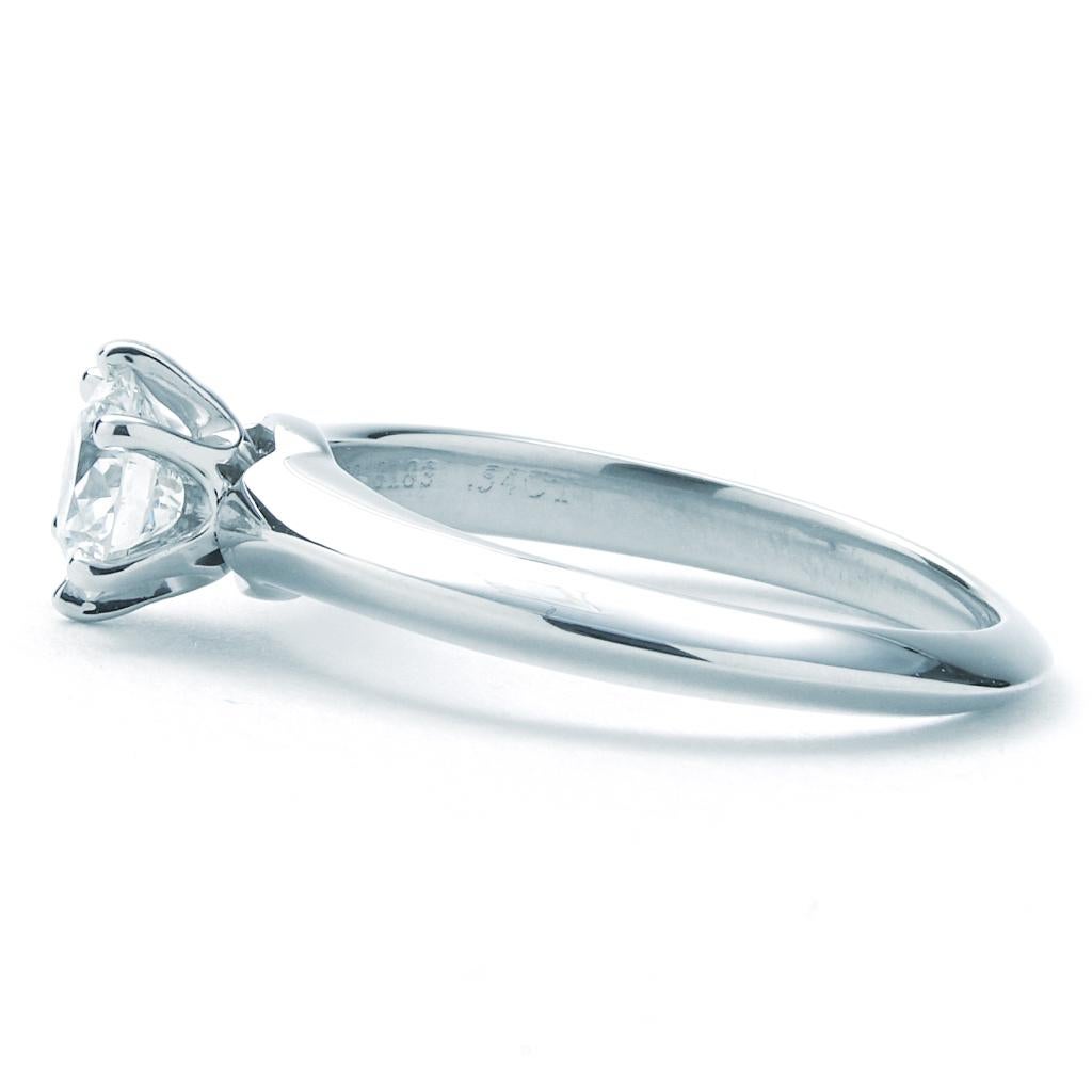 Taille ronde Tiffany & Co. Bague de fiançailles solitaire en platine avec diamant 0,54 carat I VVS2, 4,5 (US) en vente