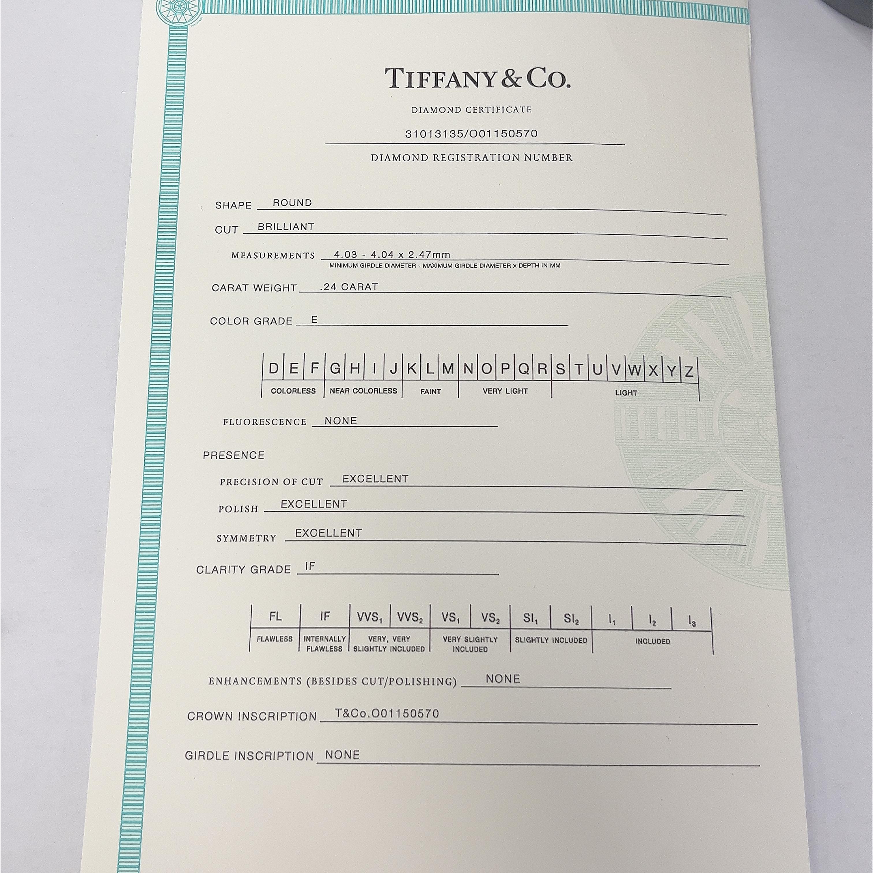 Tiffany & Co. Anillo de compromiso de diamantes solitario en platino engastado con un diamante de 0,24 ct Corte redondo