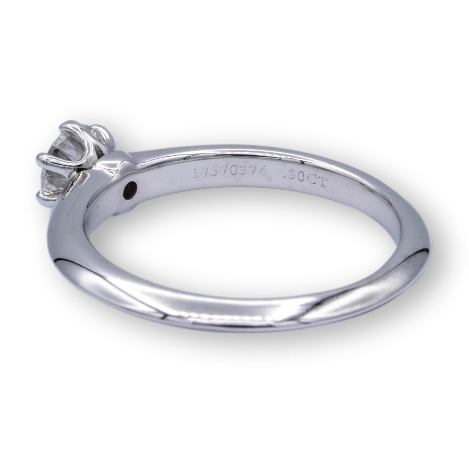 Contemporary Tiffany & Co. Platinum Solitaire Diamond Engagement Ring with Round 0.30 FVS1