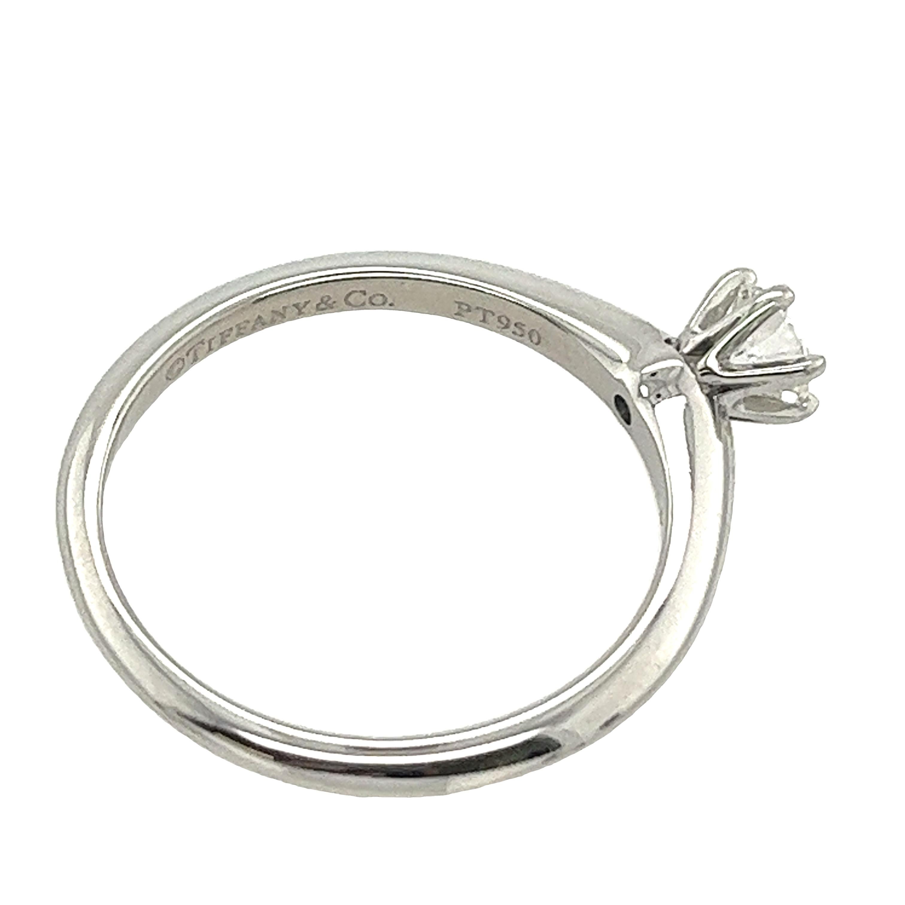 Tiffany & Co. Platin Solitär-Diamantring mit 0,31 Karat H/VS1 Dreifach-X im Zustand „Hervorragend“ in London, GB