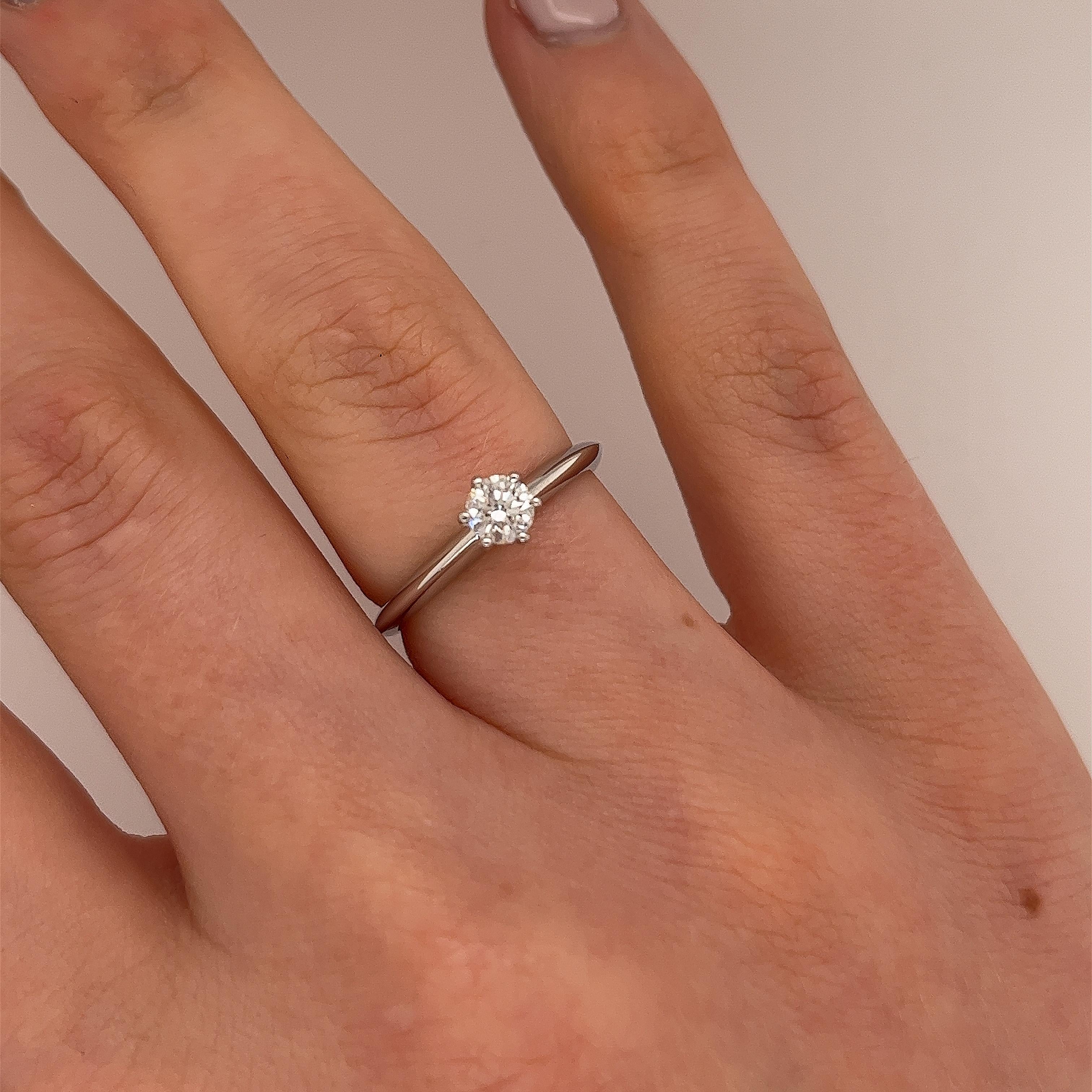 Tiffany & Co. Platin Solitär-Diamantring mit 0,31 Karat H/VS1 Dreifach-X 3