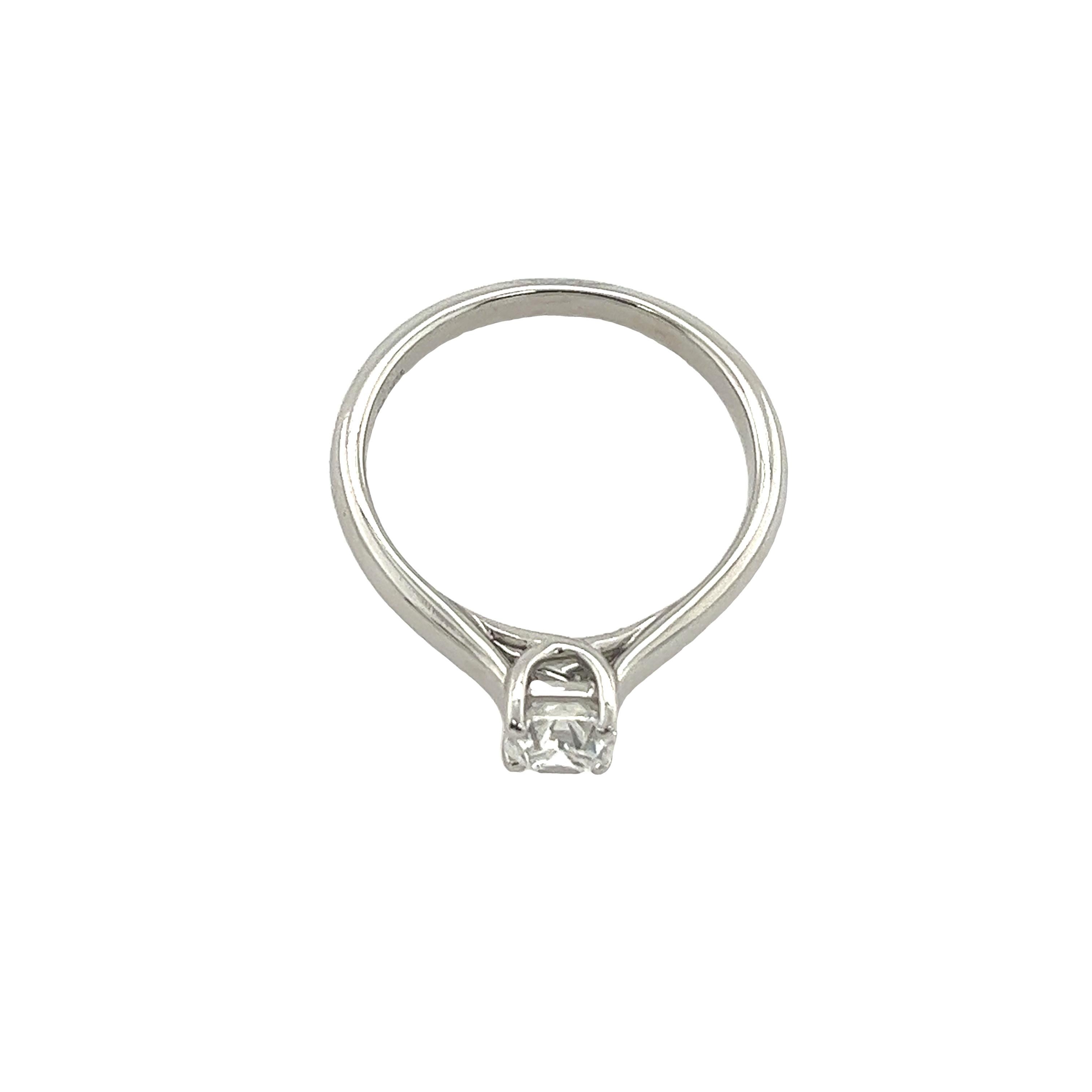 Tiffany & Co. Platin Solitär Verlobungsring aus Platin, mit 0,52 Karat E/VVS2 Diamant im Zustand „Hervorragend“ in London, GB