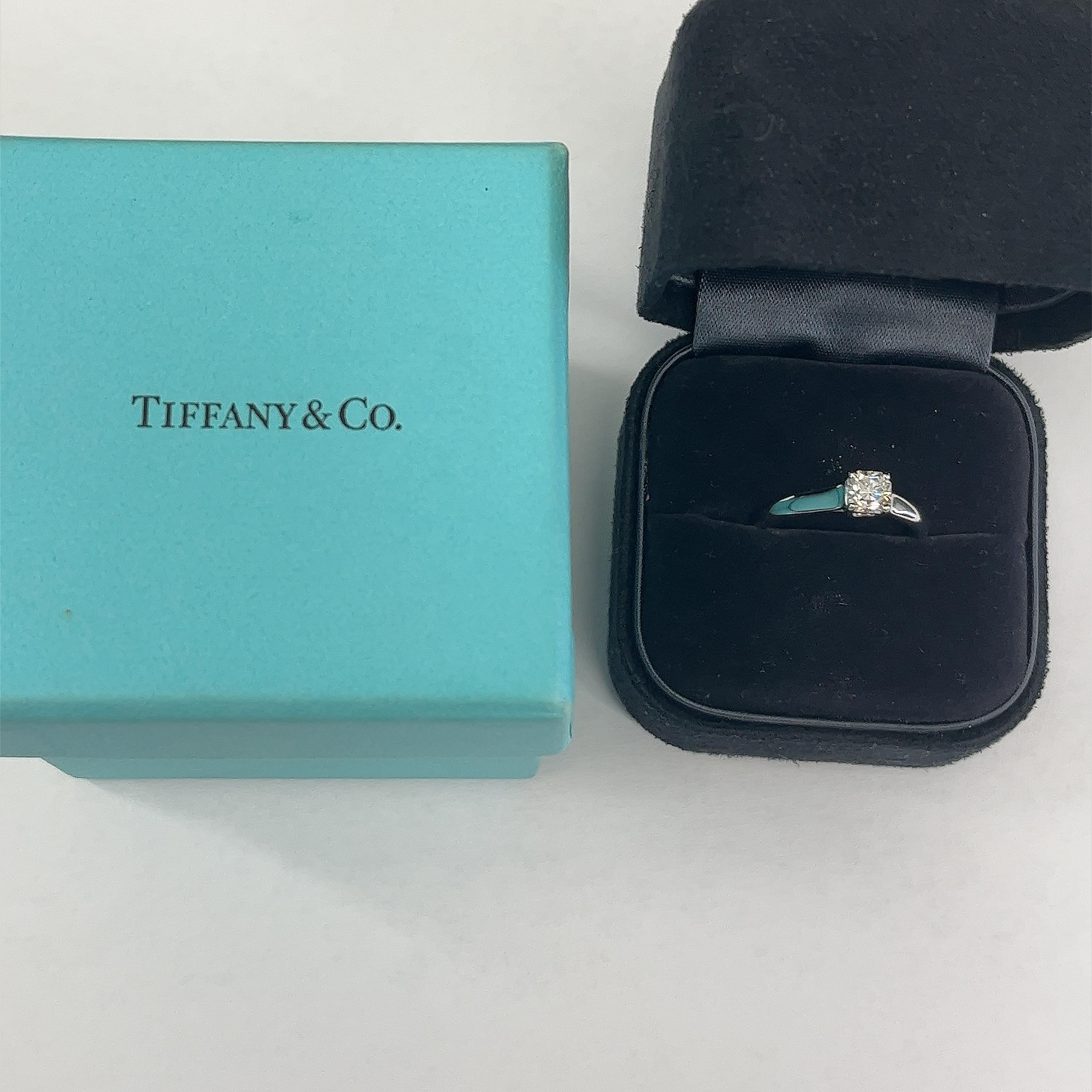 Tiffany & Co. Platin Solitär Verlobungsring aus Platin, mit 0,52 Karat E/VVS2 Diamant 3
