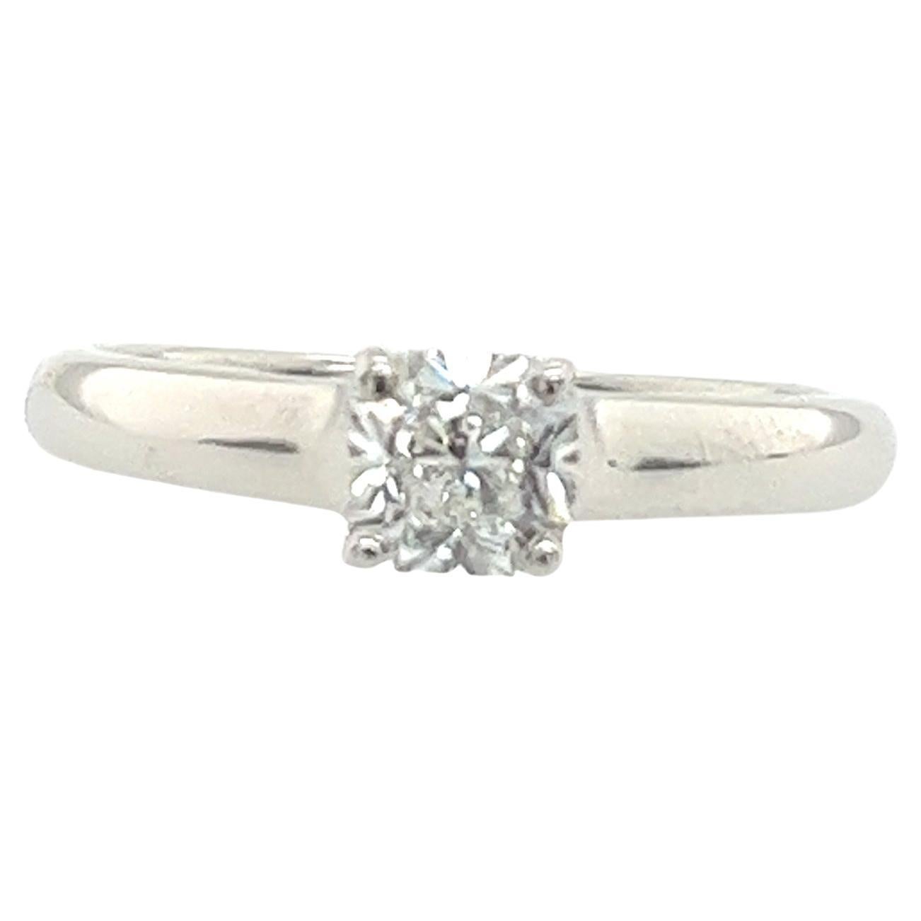 Tiffany & Co. Bague de fiançailles solitaire en platine, sertie de 0,52 carat de diamant E/VVS2