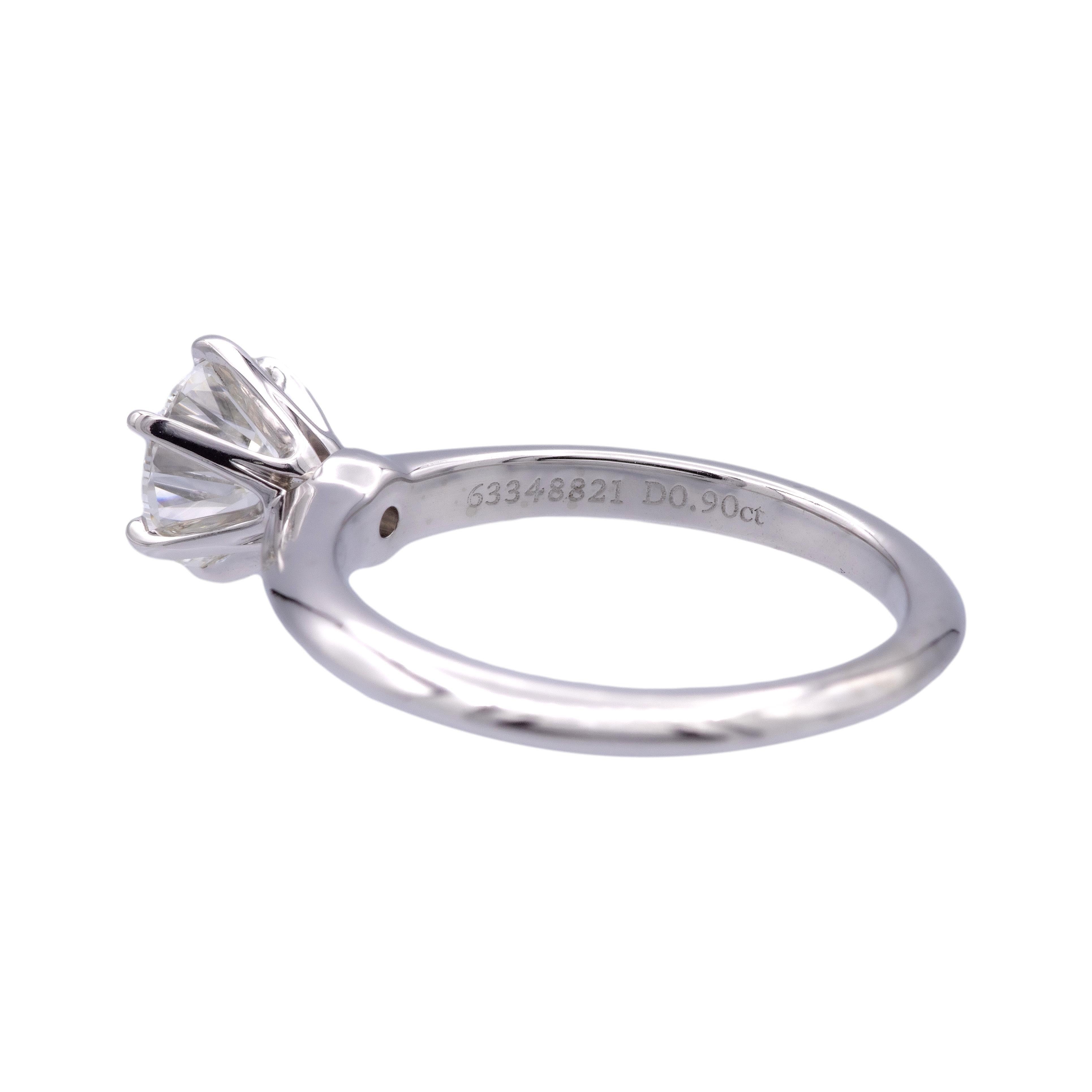 Moderne Tiffany & Co Platinum Solitaire GIA Round Diamond Engagement Ring .90 G VVS2 en vente