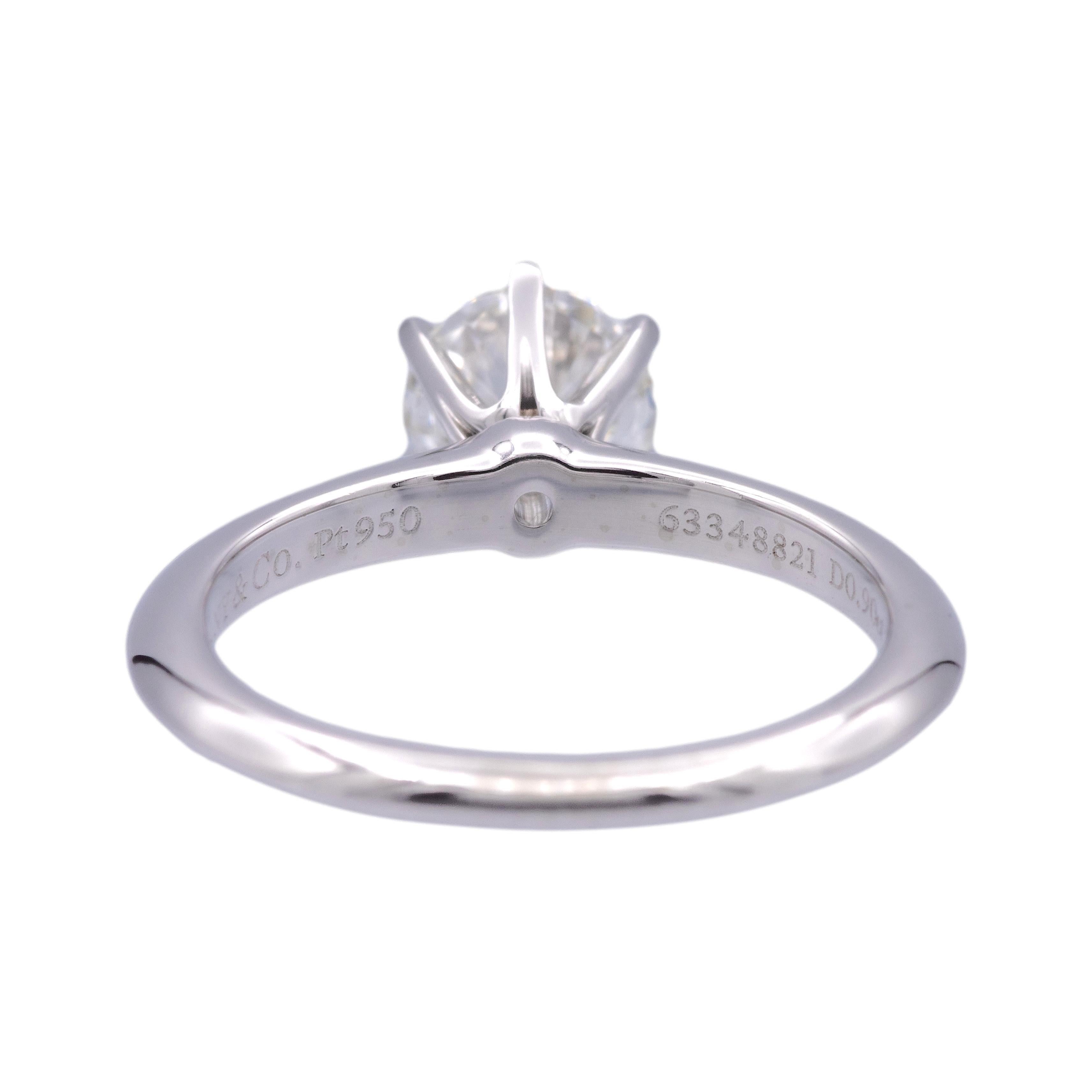 Taille brillant Tiffany & Co Platinum Solitaire GIA Round Diamond Engagement Ring .90 G VVS2 en vente