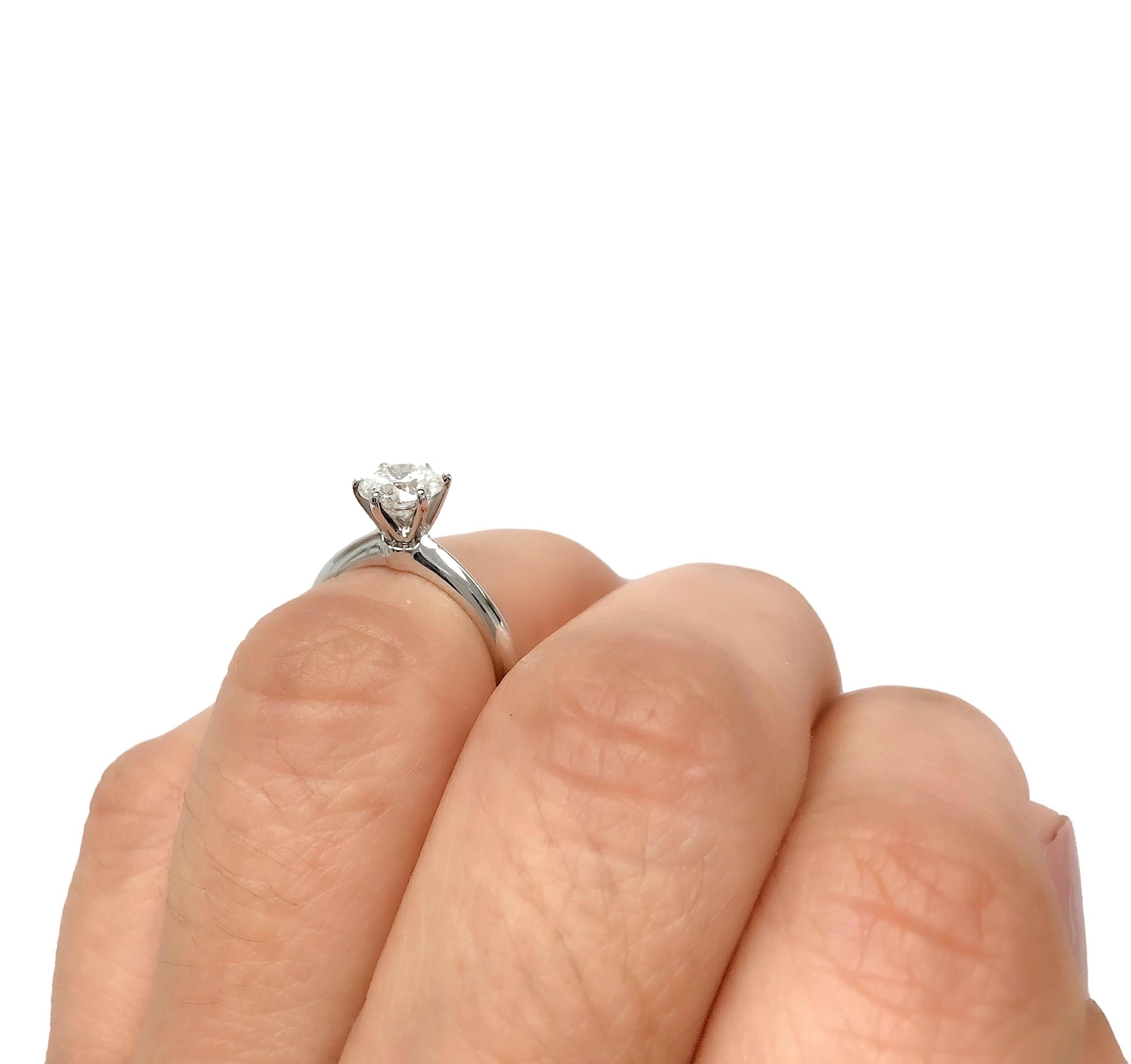 Tiffany & Co Platinum Solitaire GIA Round Diamond Engagement Ring .90 G VVS2 en vente 3