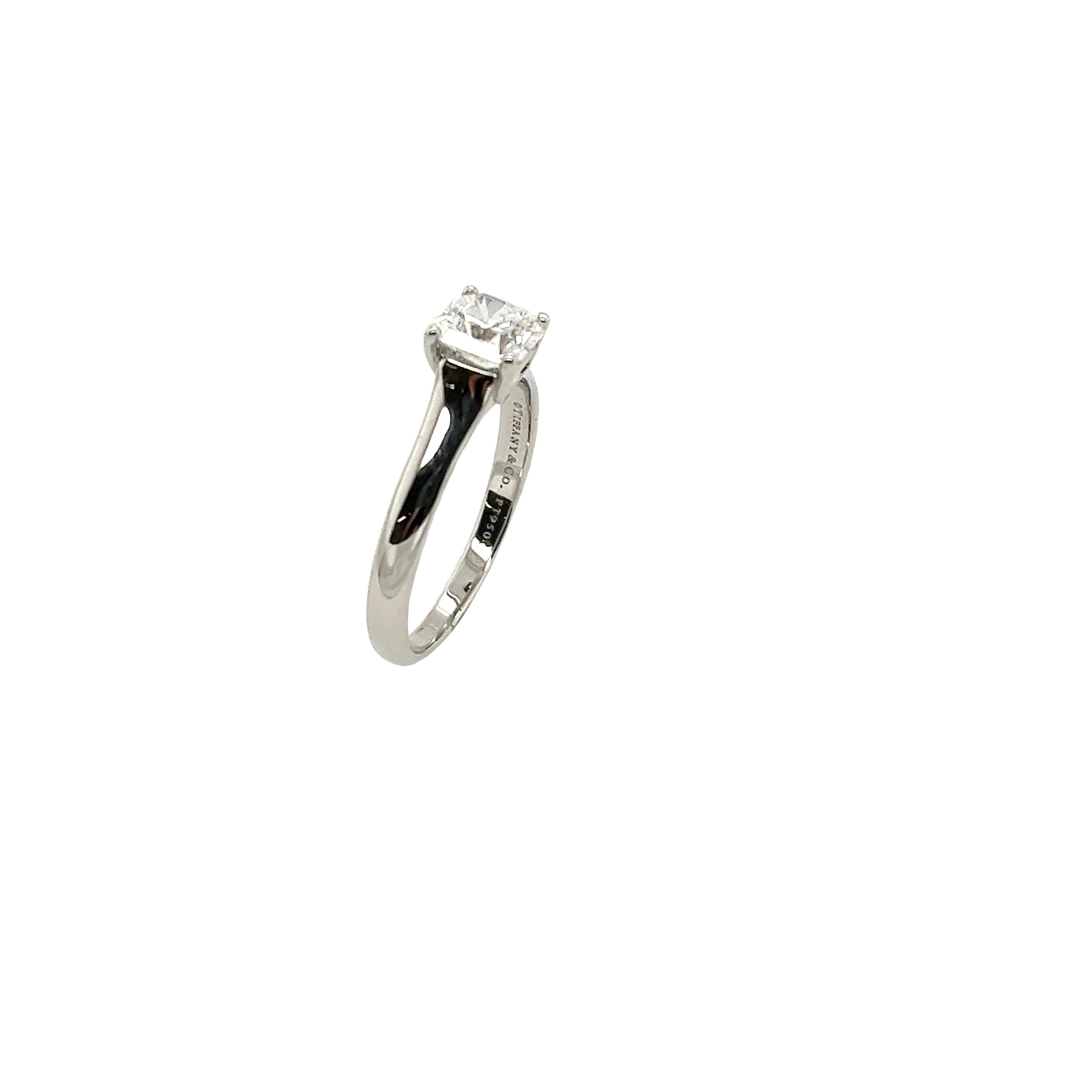 Tiffany & Co. Platinum Solitaire ring Set with 1 Lucida cut cornered Square Diam For Sale 2