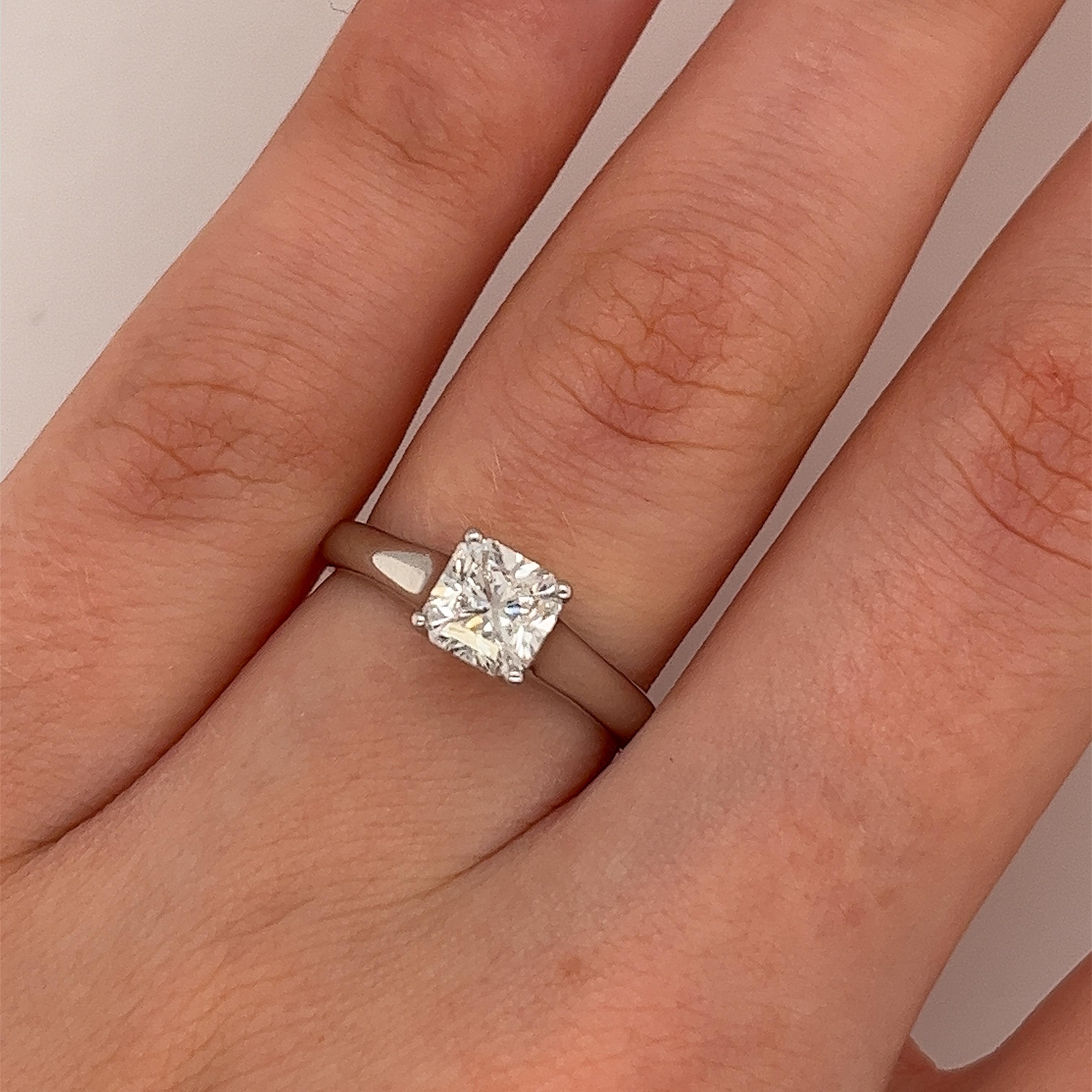 Tiffany & Co. Platinum Solitaire ring Set with 1 Lucida cut cornered Square Diam For Sale 4