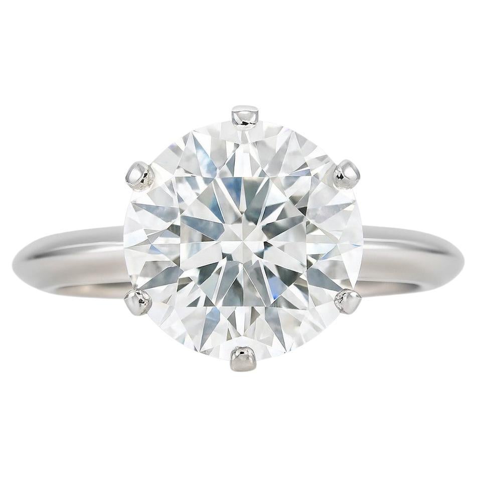 Tiffany
Co. Bague solitaire en platine avec diamant rond brillant exceptionnel