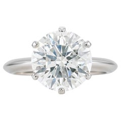 Tiffany
Co. Bague solitaire en platine avec diamant rond brillant exceptionnel