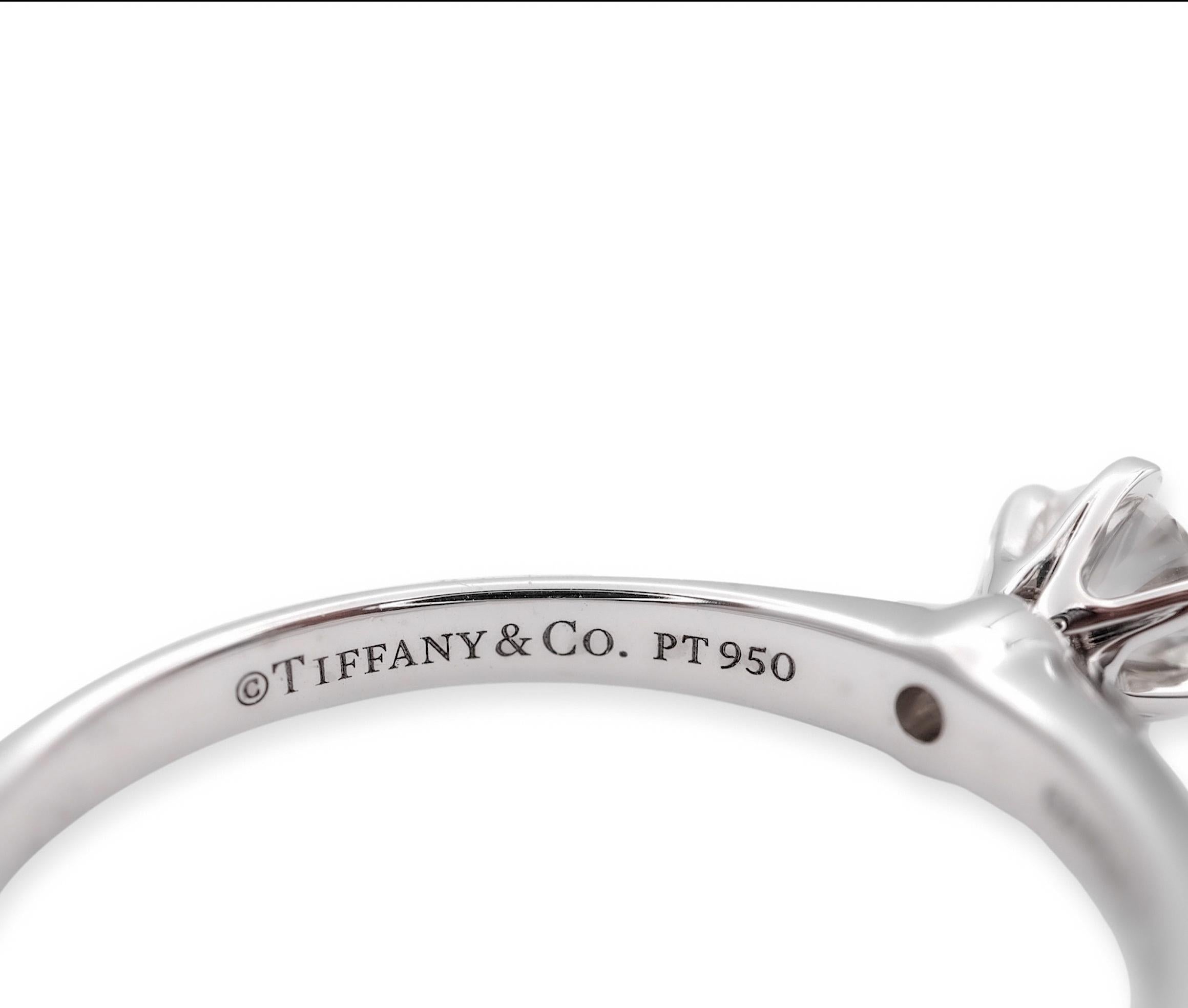 Tiffany & Co. Bague de fiançailles solitaire en platine avec diamant rond 0,23 carat IVVS2 Excellent état - En vente à New York, NY