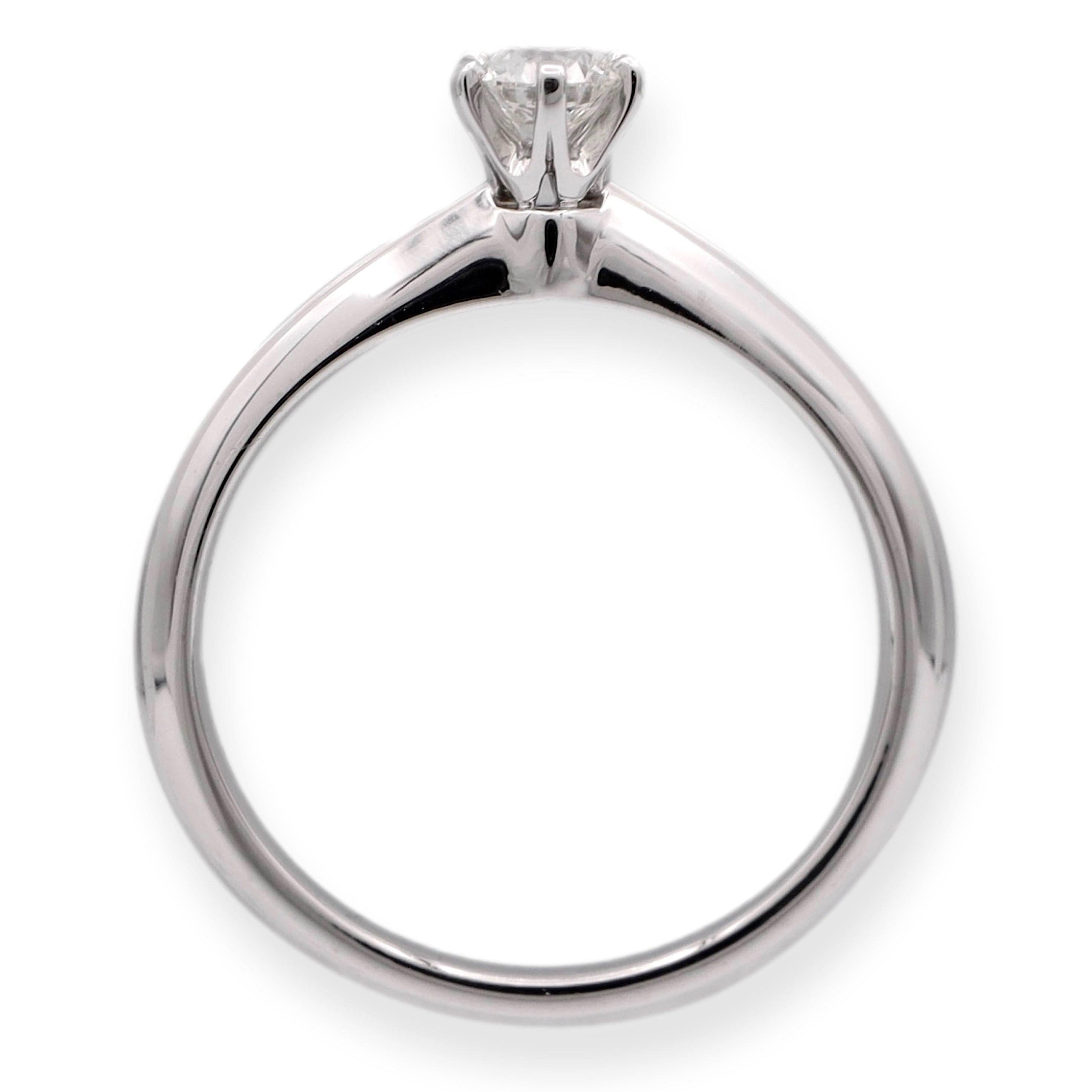 Tiffany & Co. Bague de fiançailles solitaire en platine avec diamant rond 0,23 carat IVVS2 Pour femmes en vente