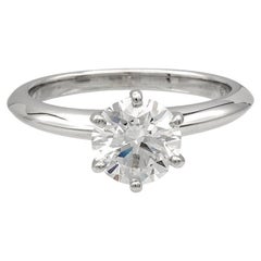 Tiffany & Co. Bague de fiançailles solitaire en platine avec diamant rond de 1,00 carat HVS1