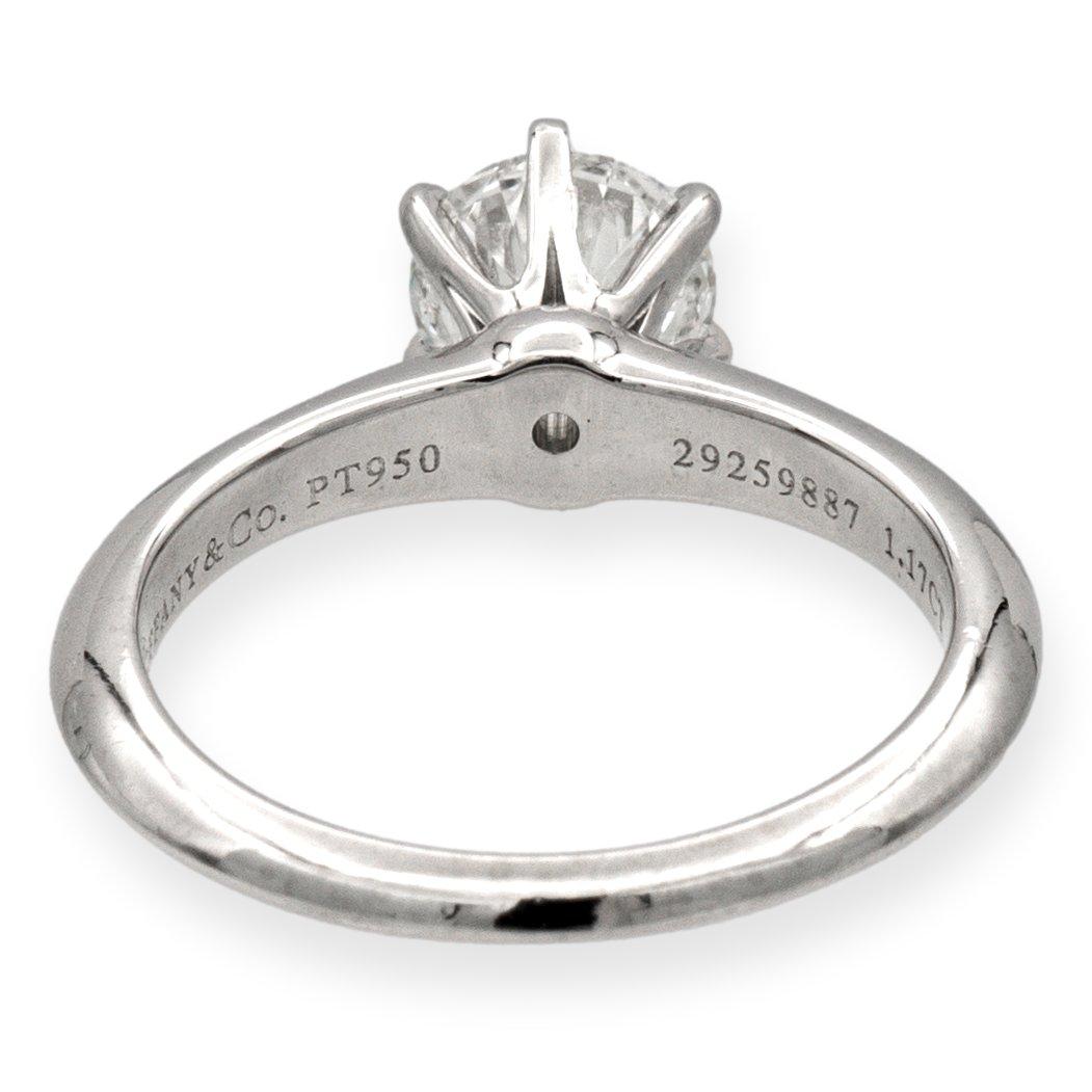 Tiffany & Co. Bague de fiançailles solitaire en platine avec diamant rond de 1,17 carat IVVS1 Excellent état - En vente à New York, NY