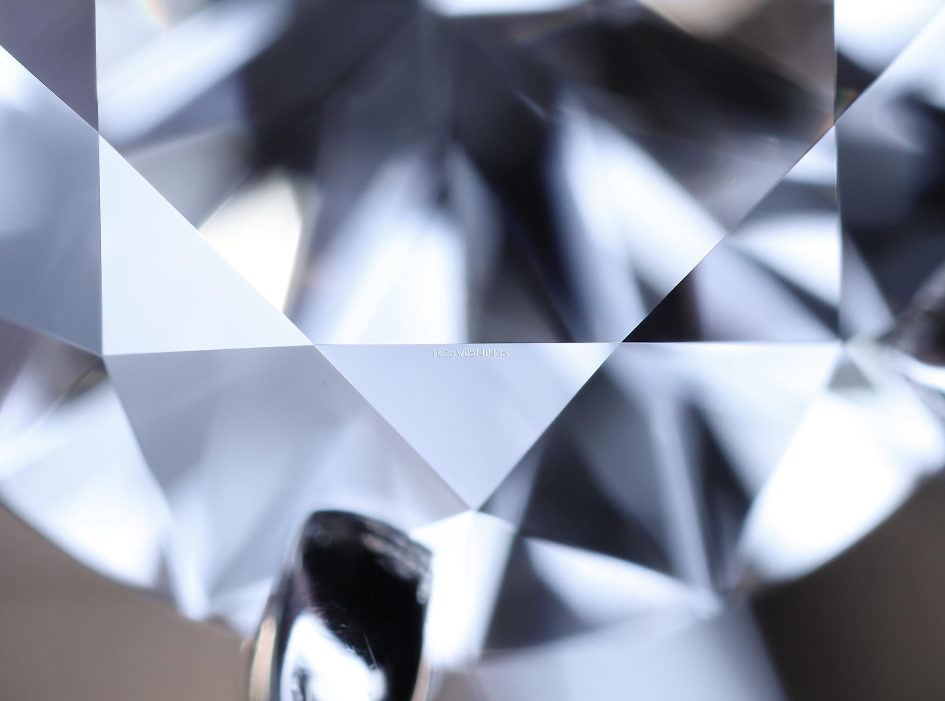 Tiffany & Co. Bague de fiançailles solitaire en platine avec diamant rond 1,31 carat G VVS2 en vente 6