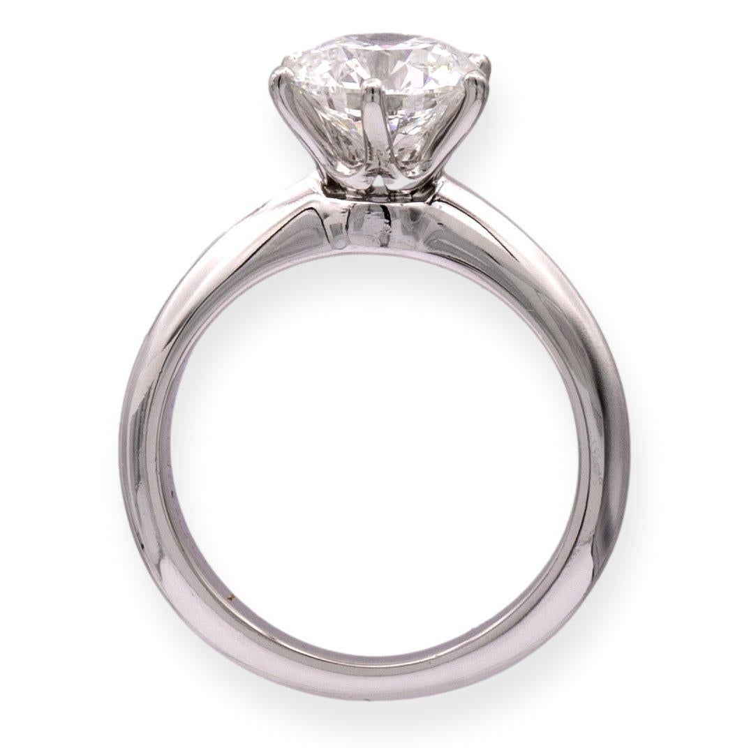 Tiffany & Co. Bague de fiançailles solitaire en platine avec diamant rond de 1,44 carat GVS1 en vente 1