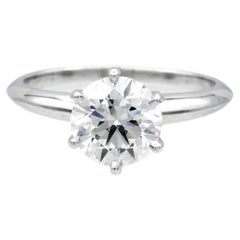 Tiffany & Co. Bague de fiançailles solitaire en platine avec diamant rond de 1,70 carat IVS1