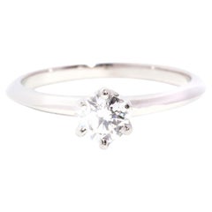 Tiffany & Co Bague de fiançailles solitaire en platine avec diamant rond avec boîte et certificat