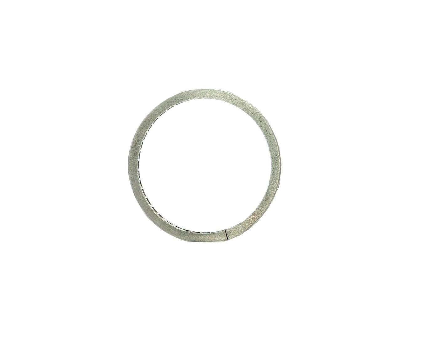 Tiffany & Co. Anello a fascia di eternità in platino con taglio quadrato a gradini e canale incastonato di rubini In condizioni buone in vendita a Montclair, NJ