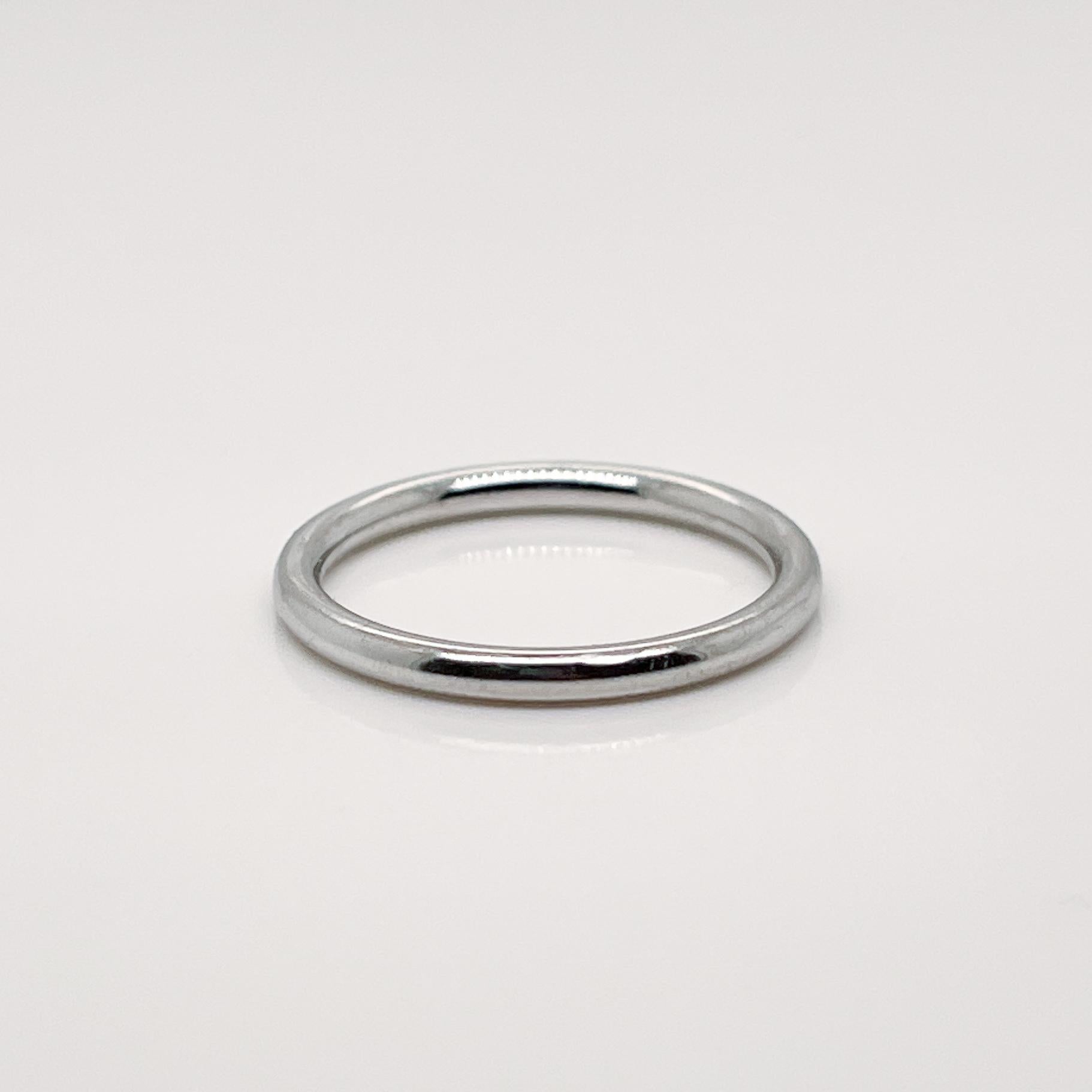 Ein sehr schöner Ring von Tiffany & Co.

In Platin.

Einfach ein wunderschöner Ring von Tiffany & Co.!

Datum:
20. Jahrhundert

Allgemeiner Zustand:
Es ist in insgesamt gut, wie abgebildet, verwendet Nachlass Zustand mit einigen sehr feinen und