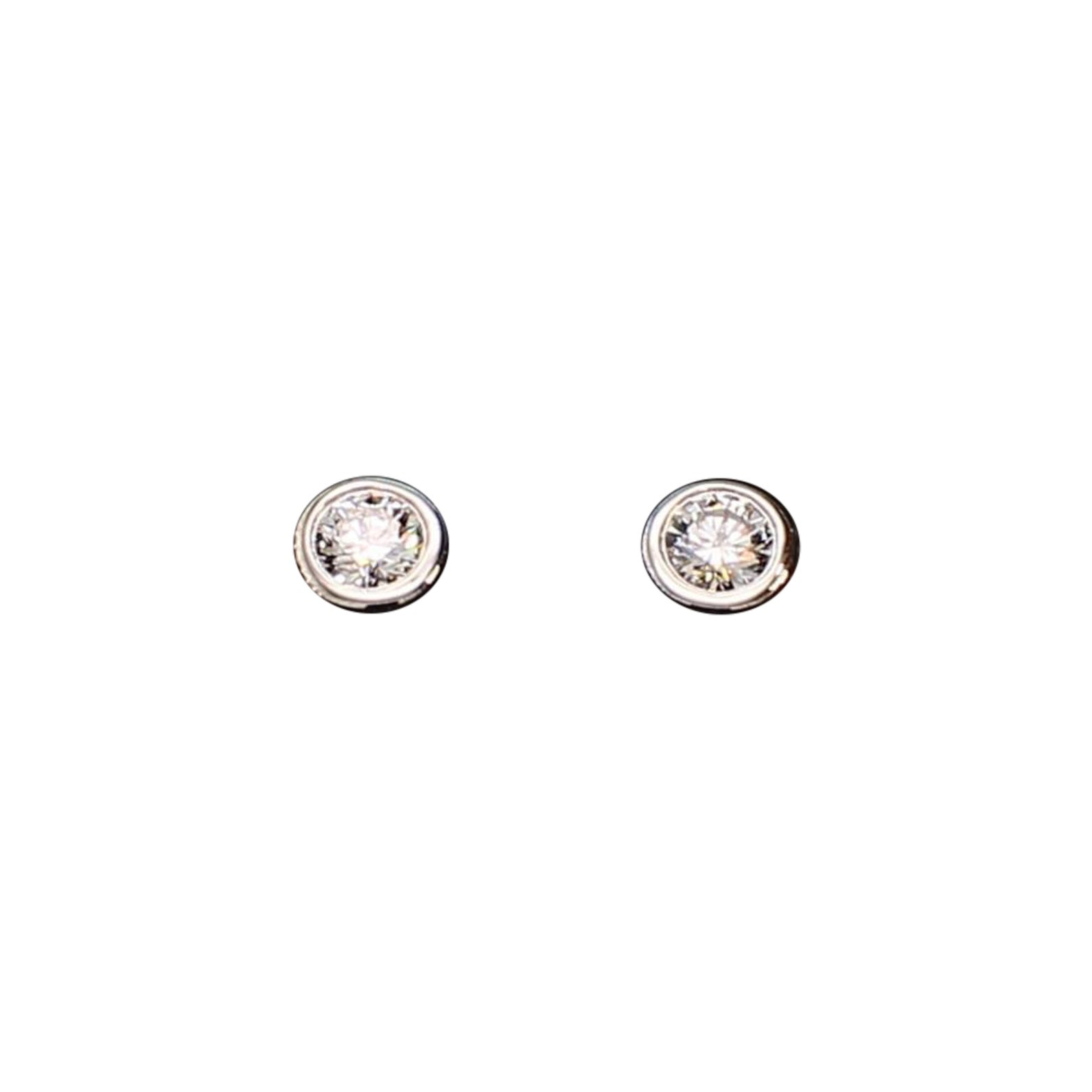 Tiffany 
Co. Boucles d
oreilles en platine avec deux diamants E/VS2 de 0,1 carat en vente
