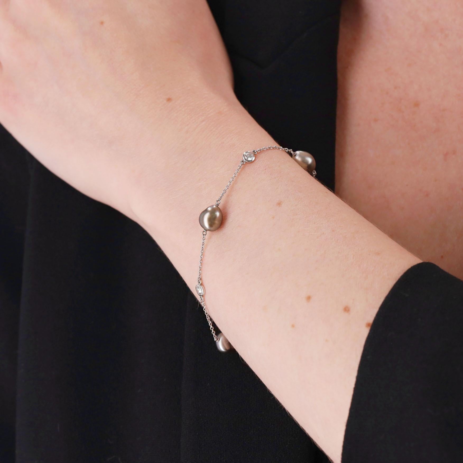 Adoriamo - Tiffany & Co. Bracciale in platino con perle tahitiane e diamanti di Elsa Peretti 

Bracciale in edizione limitata della collezione Elsa Peretti for Tiffany & Co.

Luminose perle di Tahiti e diamanti incastonati, delicatamente distanziati