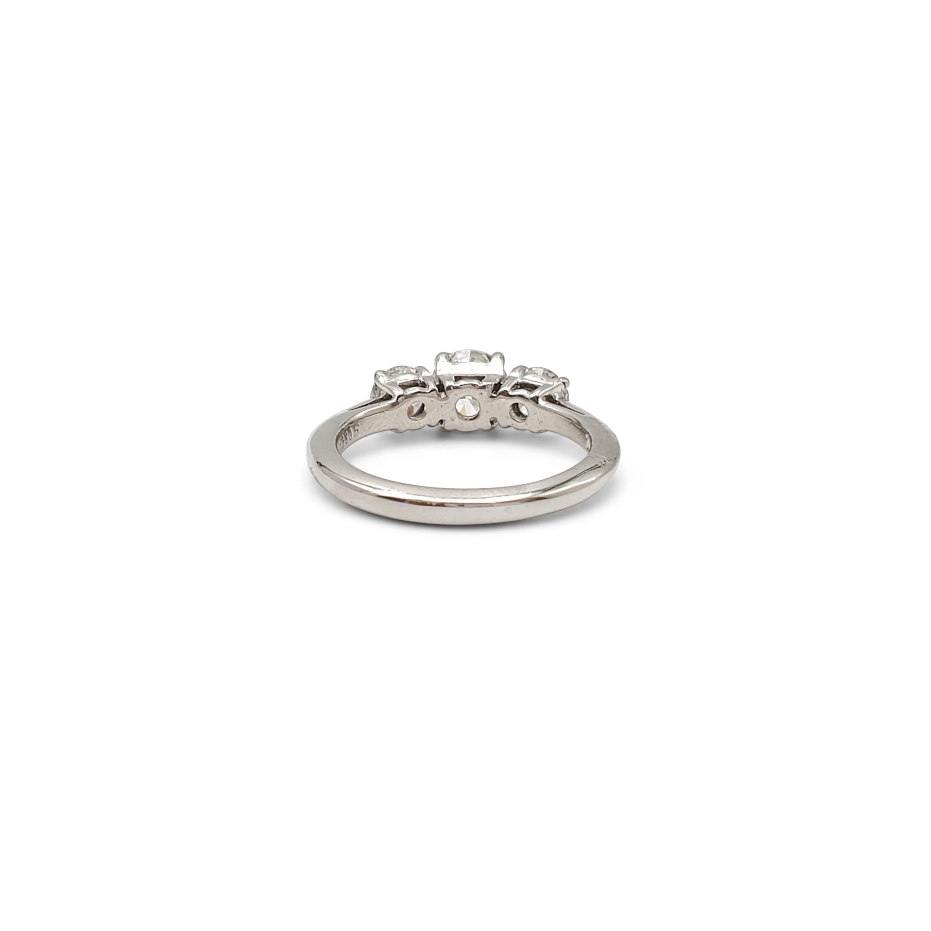 Tiffany & Co. Platin Dreistein-Diamant-Verlobungsring (Rundschliff)