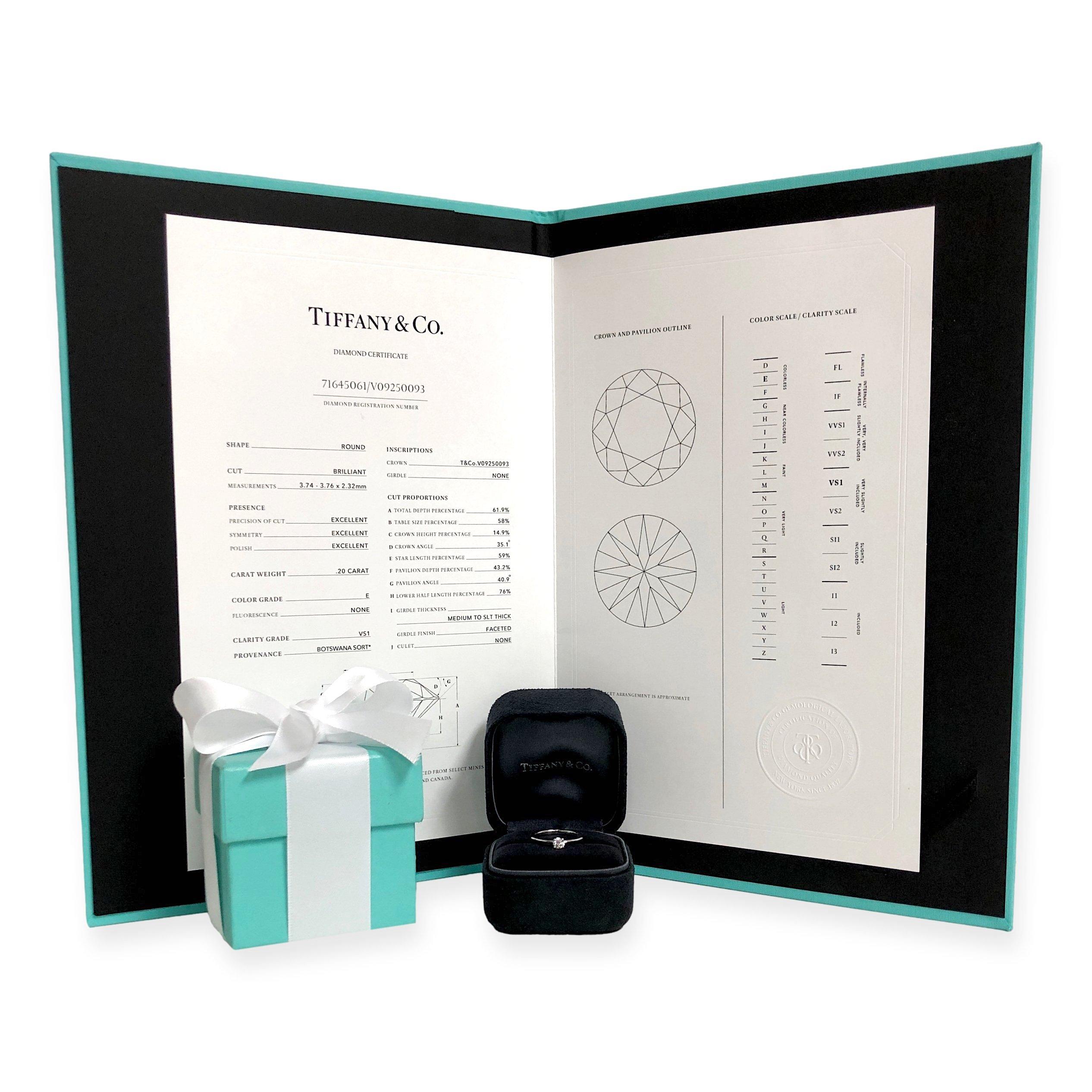 Tiffany & Co. Bague de fiançailles en platine avec véritable diamant rond  .20 ct EVS1 en vente 1