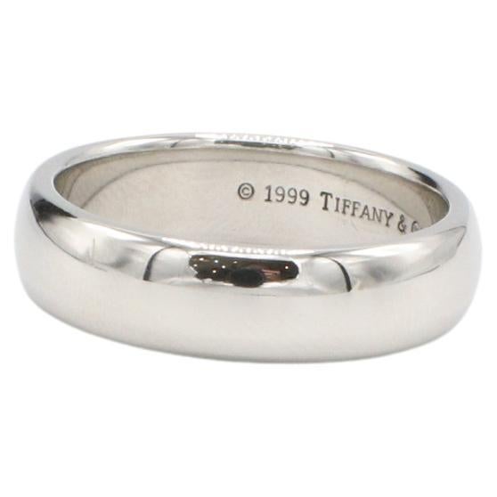 Tiffany & Co. Platin Ehering Ring 6MM 1999
Metall: Platin
Gewicht: 14,5 Gramm
Breite: 6 mm
Gezeichnet: ©1999 Tiffany & Co. PT950
Größe: 9.5 (US)
TRT F35000166
