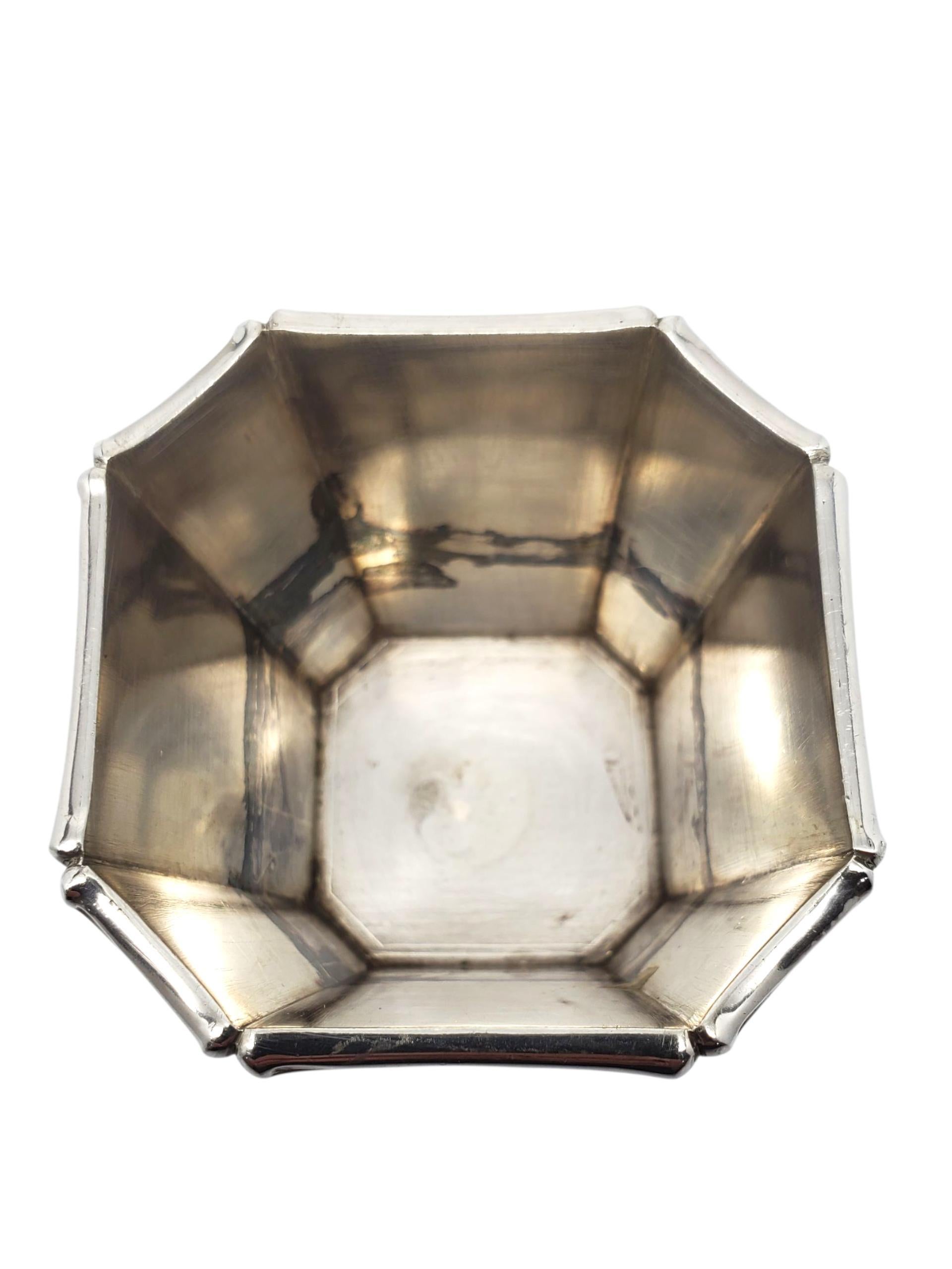 Contemporain Tiffany & Co. Plat à bibelots octogonal en argent sterling du Portugal #22602 en vente