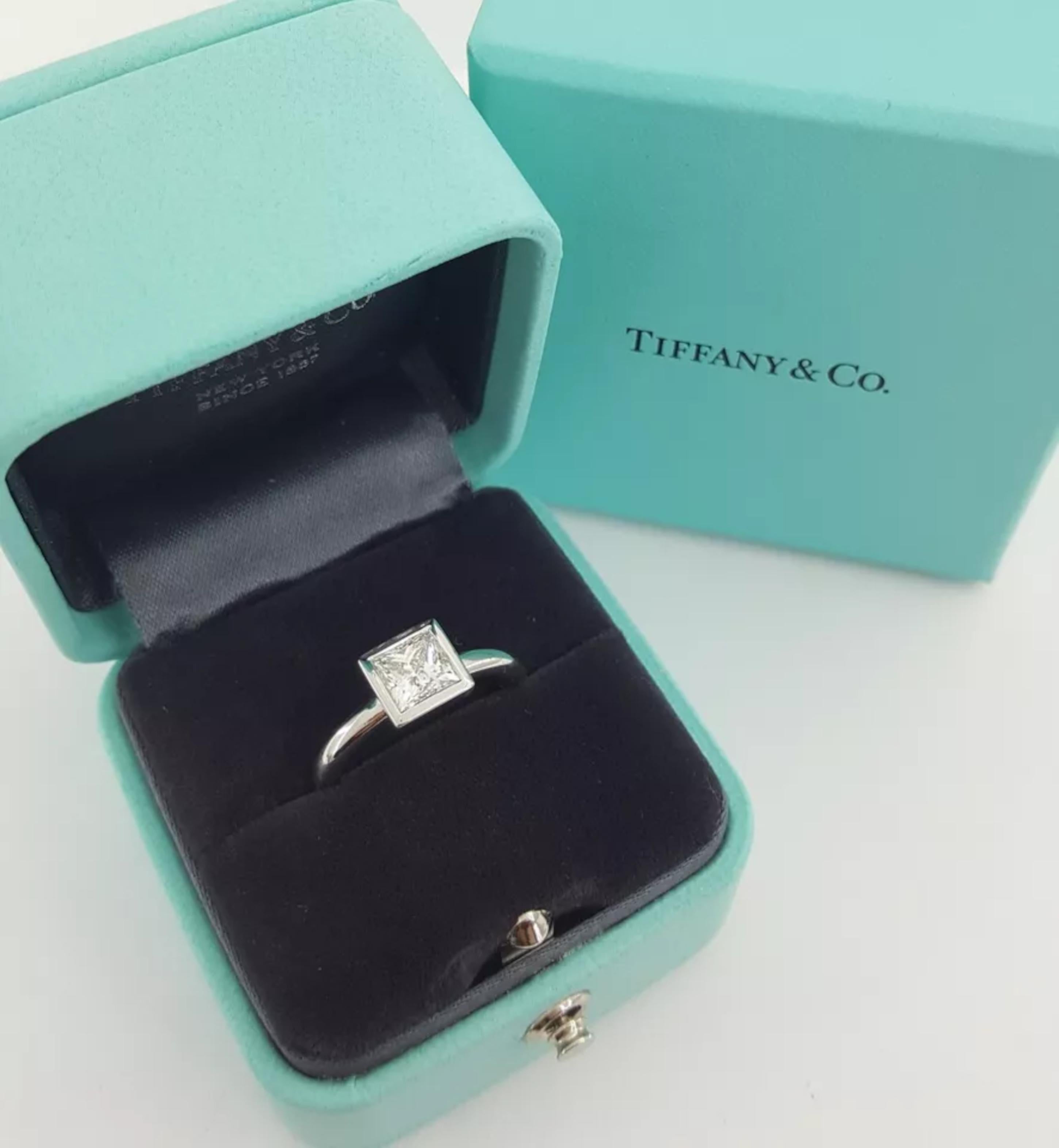 Tiffany & Co. 0.95 ct Platinum Princess Brilliant Cut Diamond Solitaire Bezel Set Engagement Ring. 


The ring weighs 7 grams, size 5, the center stone is a Princess (Square Modified) Brilliant Cut diamond weighing 0.95 ct, G in color, VS1 in