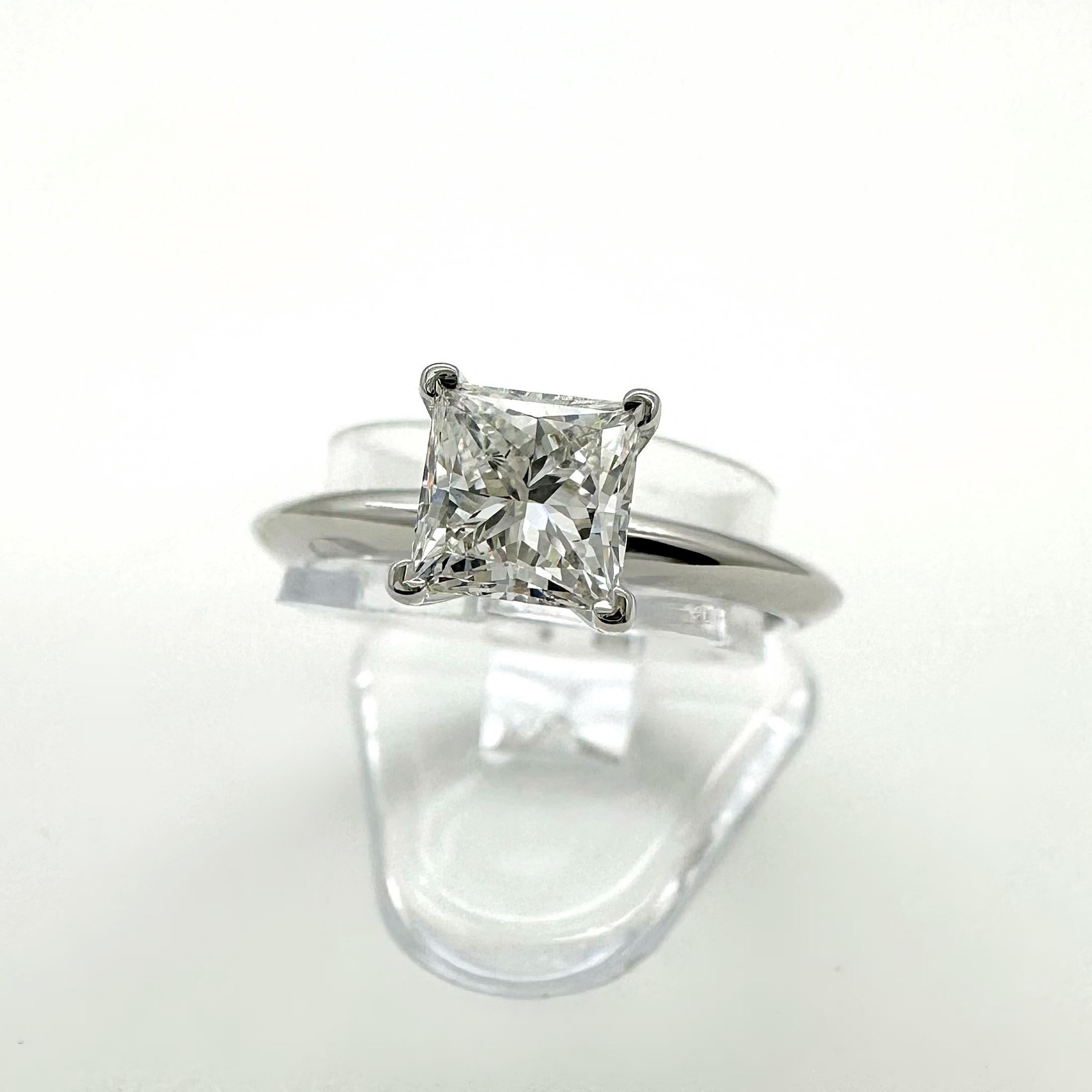 Tiffany & Co Princess Cut Diamond 0.92 cts F VS2 Platinum Engagement Ring For Sale 8