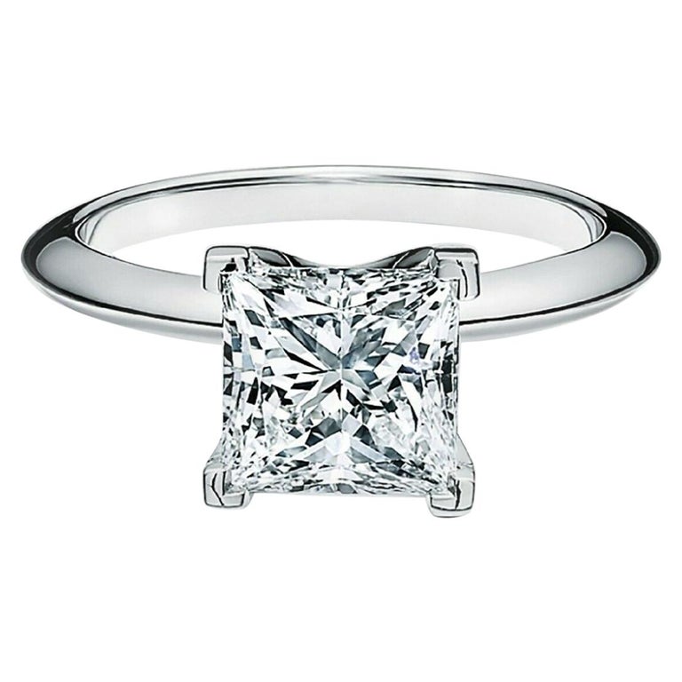 Tiffany and Co. Princess-Cut Diamond Engagement Ring in Platinum with  Certificate For Sale at 1stDibs