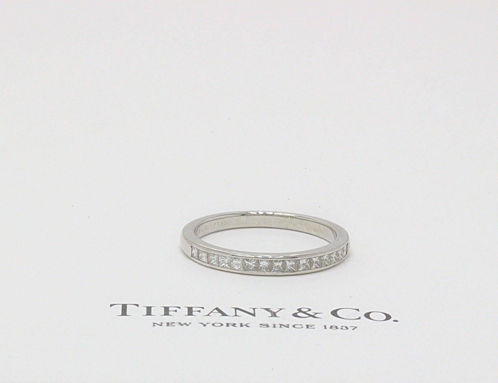 Tiffany & Co. Alianza de diamantes talla cuadrada en platino 0,39 tcw 2,6 MM en venta 6