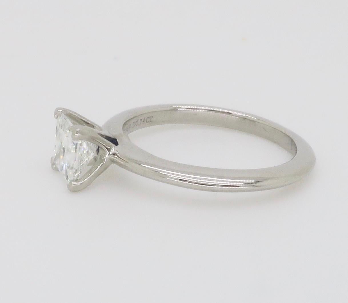 Tiffany & Co. Bague solitaire en diamant sans défaut interne, taille Princesse en vente 6