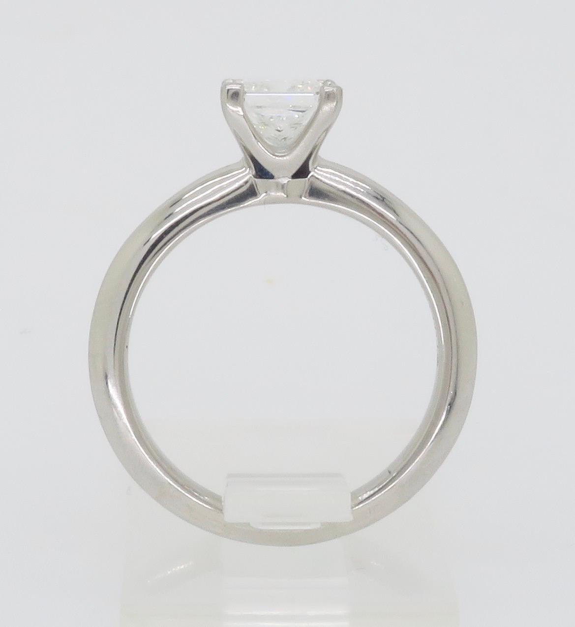 Tiffany & Co. Bague solitaire en diamant sans défaut interne, taille Princesse en vente 14