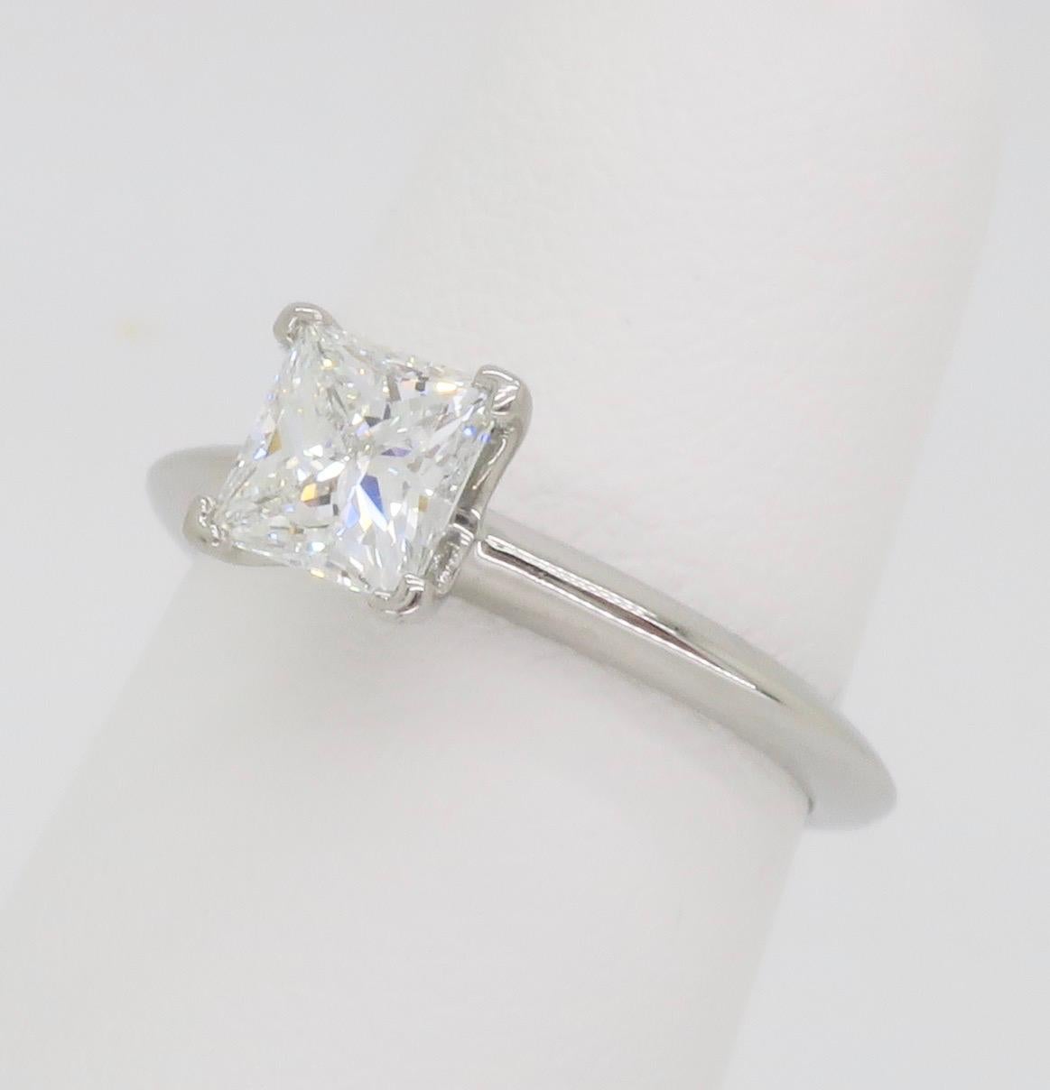 Tiffany & Co. Bague solitaire en diamant sans défaut interne, taille Princesse Excellent état - En vente à Webster, NY