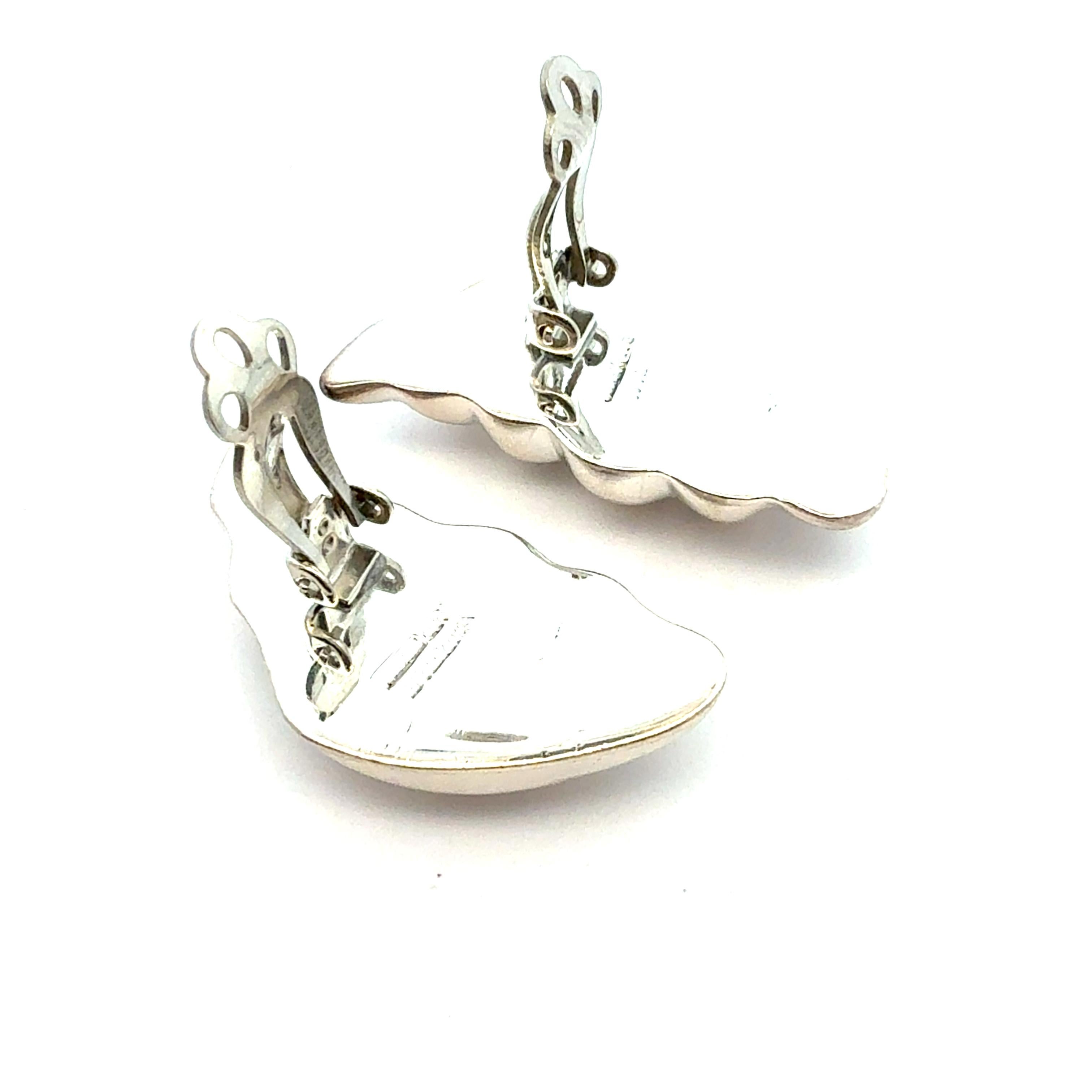 Tiffany & Co. Pendientes sin agujero Omega Back Wing Estate de plata de ley en Bueno estado para la venta en Brooklyn, NY