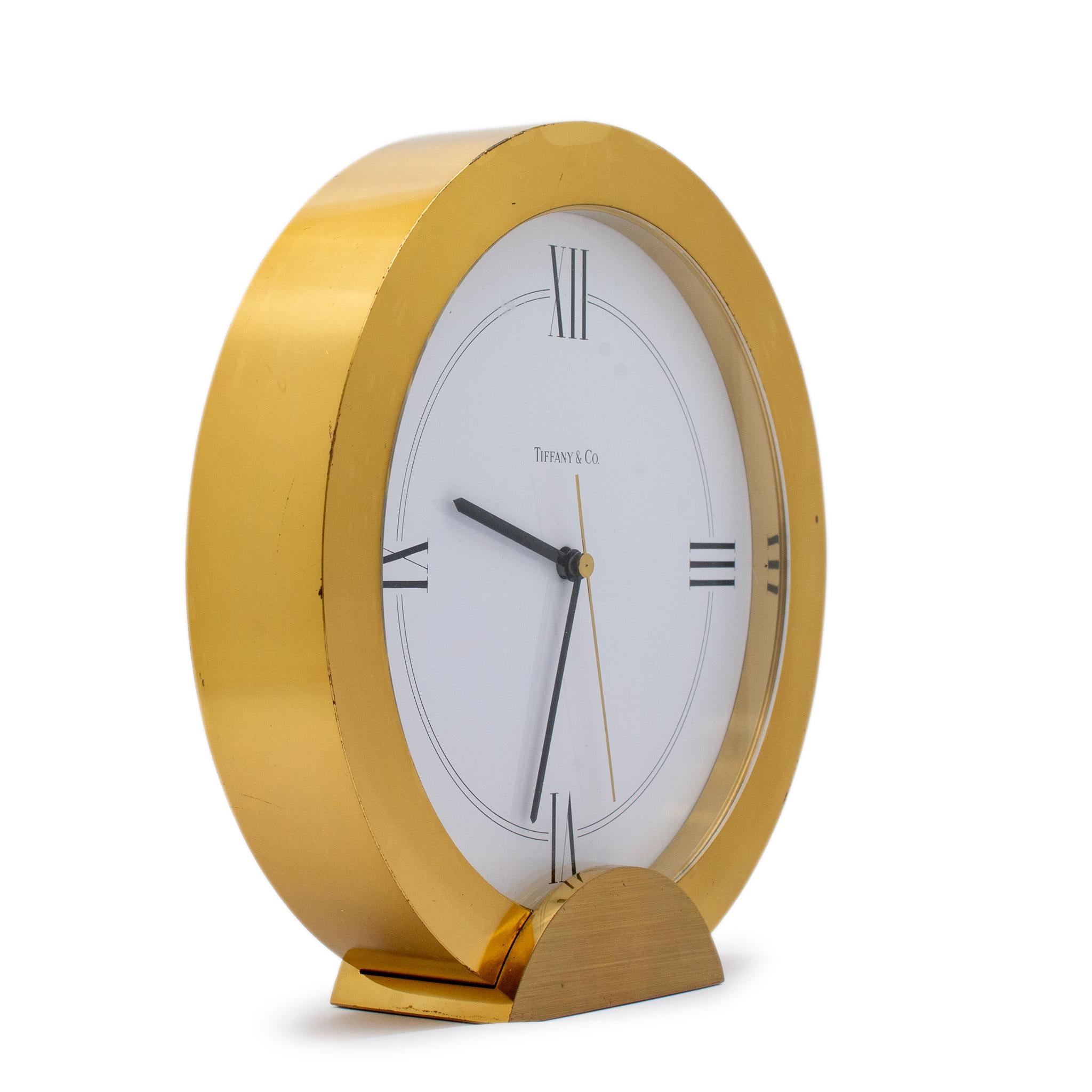 Brand: Tiffany & Co.

Material: Brass

Diameter: 6.25 Inches

Weight: 1701.30 grams

Swiss made table clock. The 