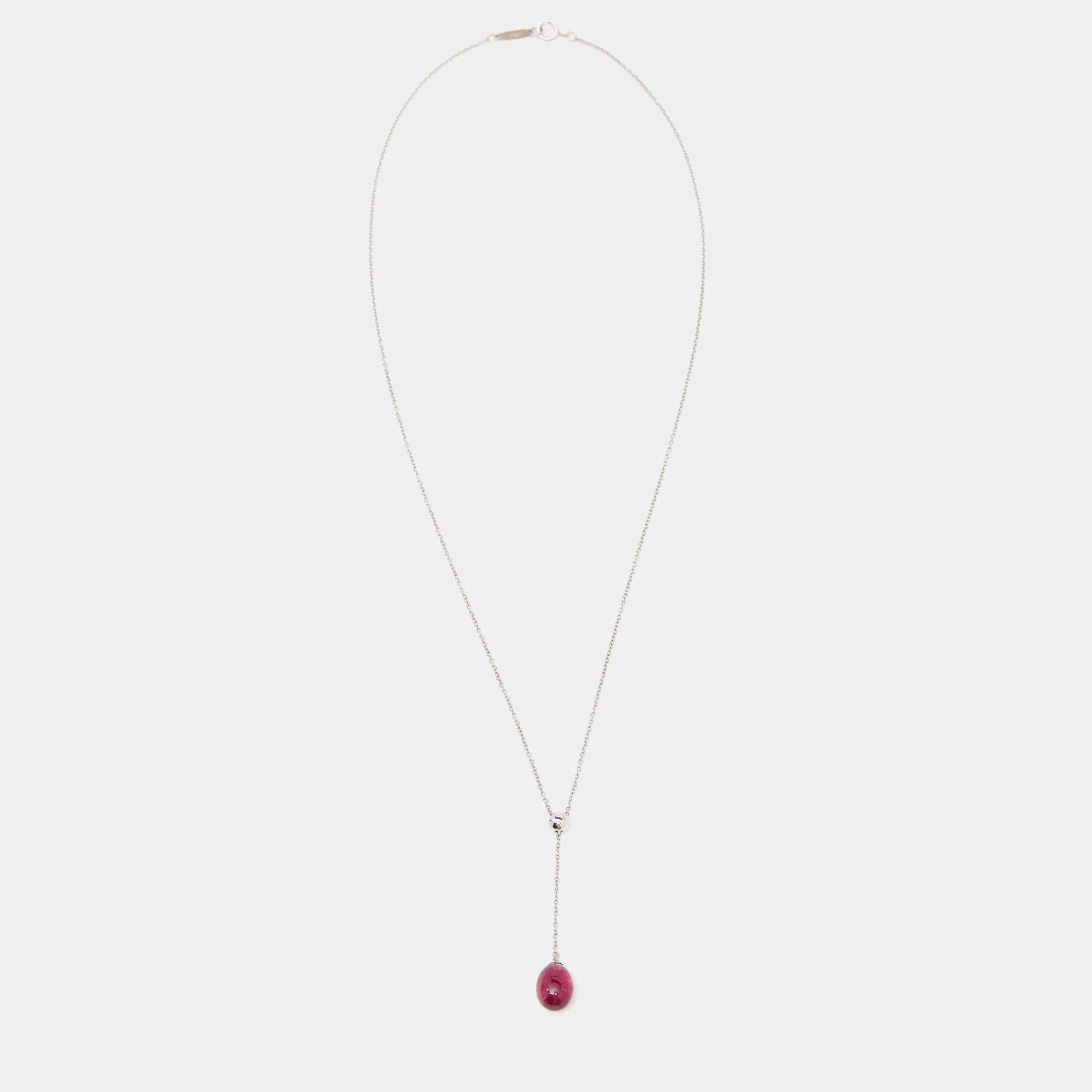 A delicate Tiffany beauty to highlight your neckline when you're wearing your favorite outfits! The necklace is of 18k white gold and has a stunning tourmaline drop that draws all attention.

