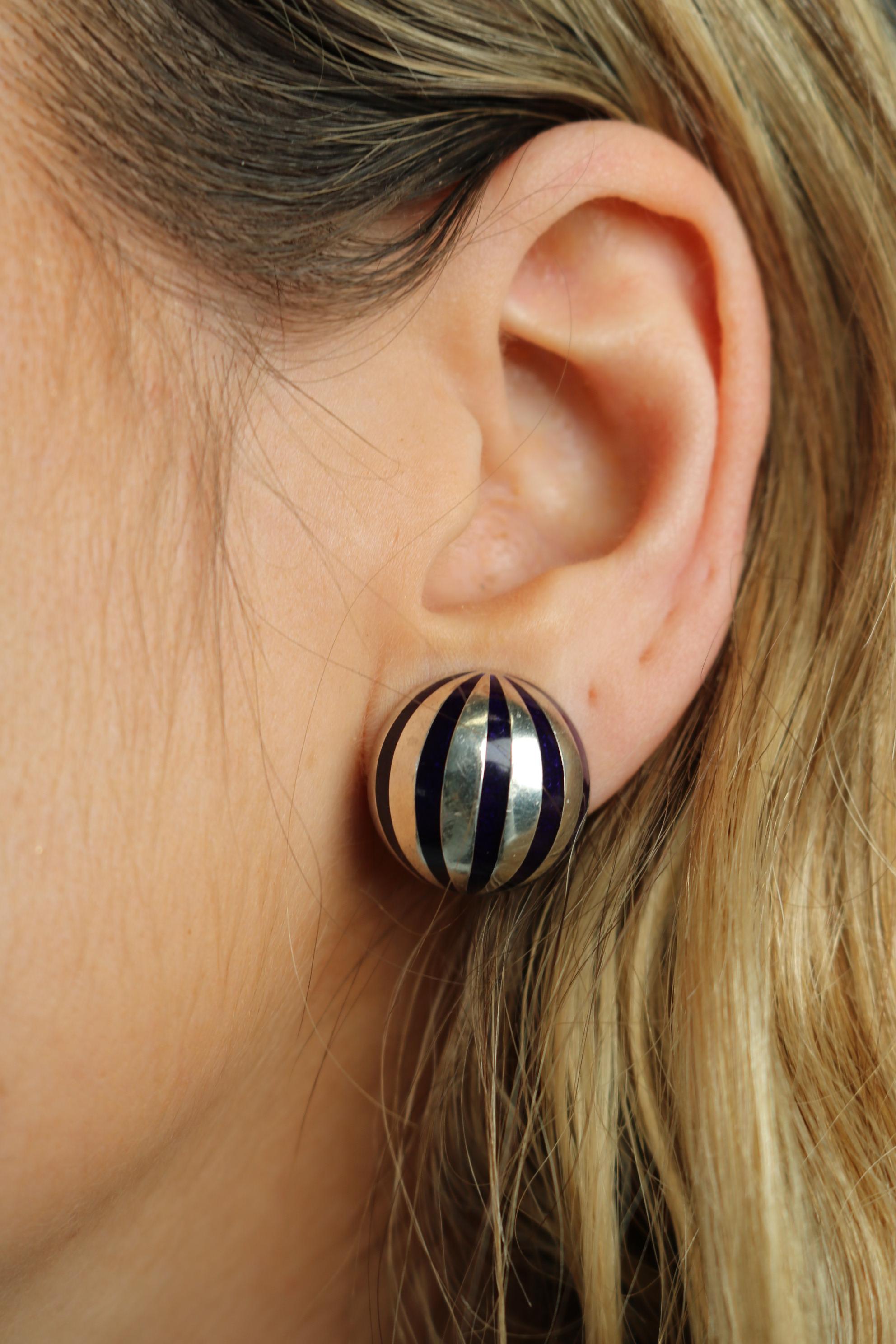 Tiffany & Co. Rari orecchini a clip a cupola con smalto blu, in argento sterling con scatola in vendita 10